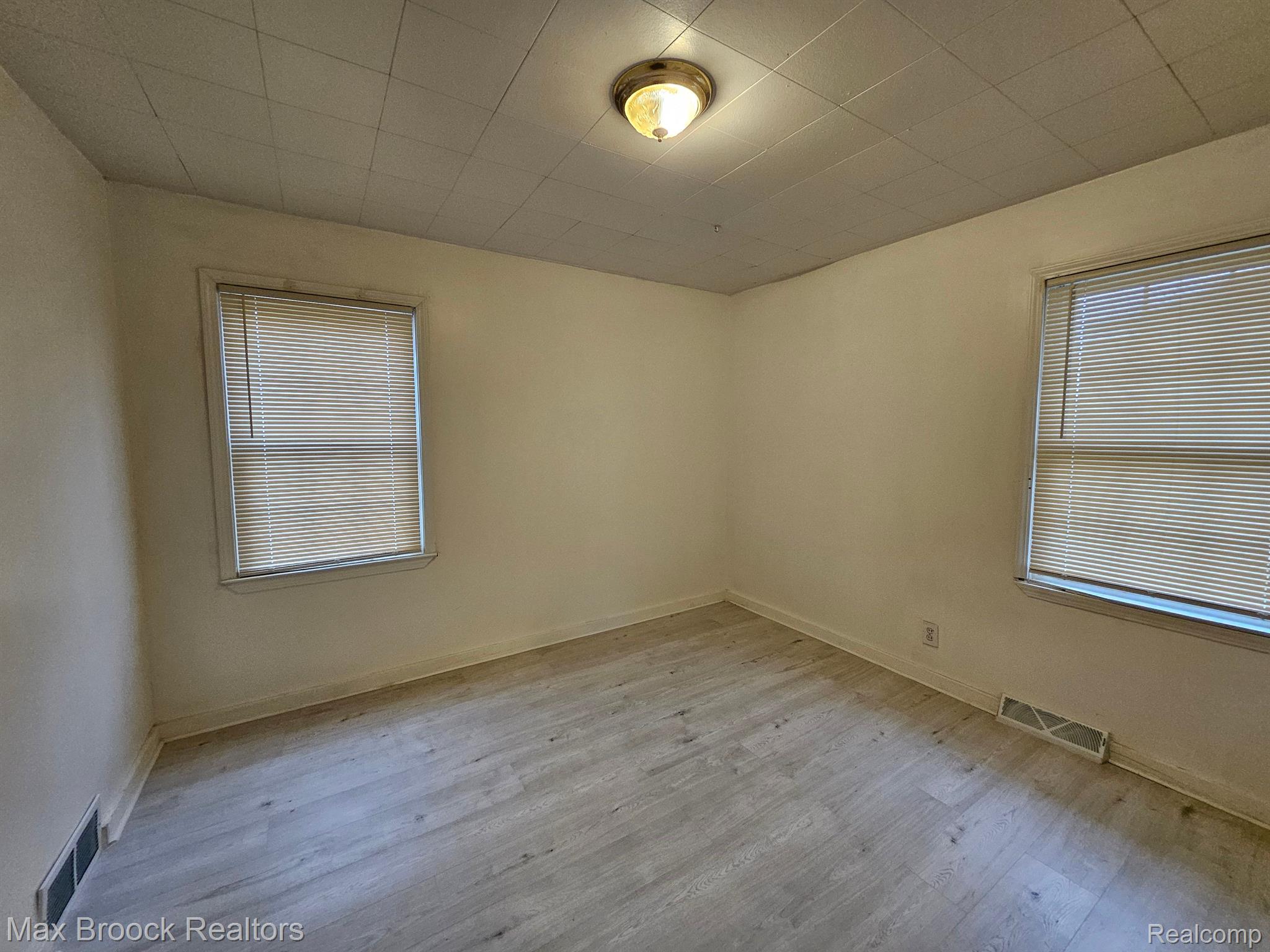 68 N ASTOR Street