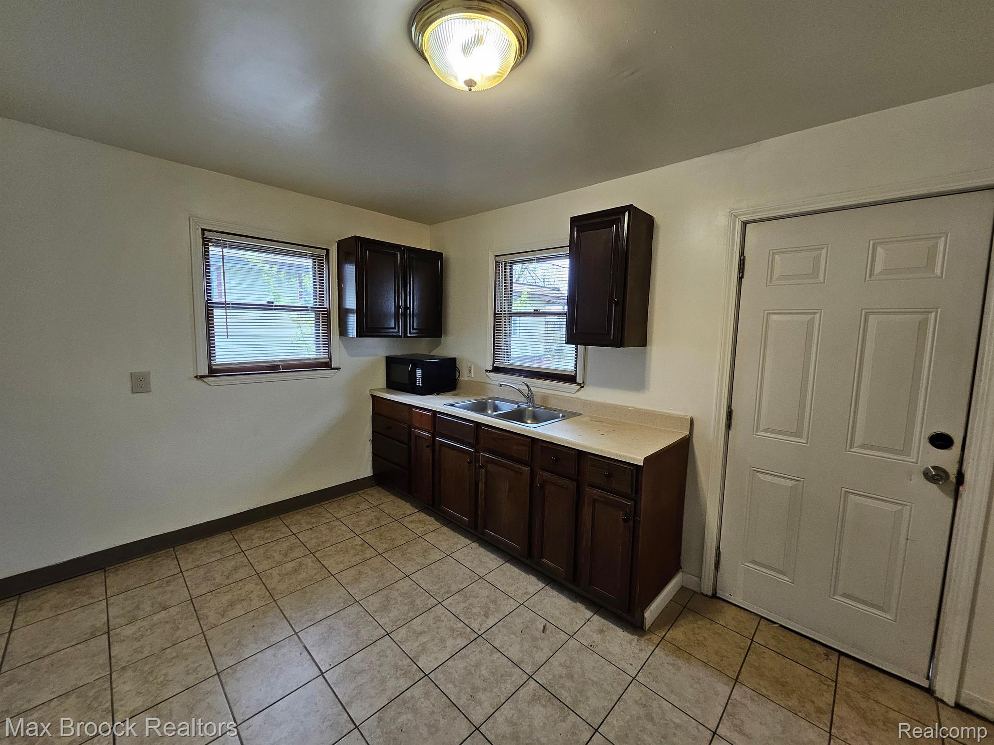 68 N ASTOR Street