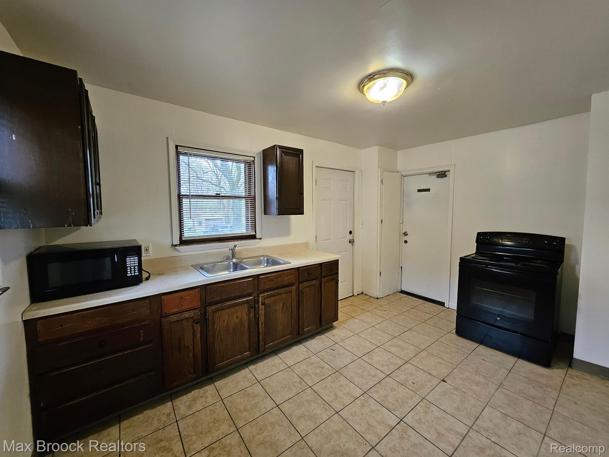 68 N ASTOR Street