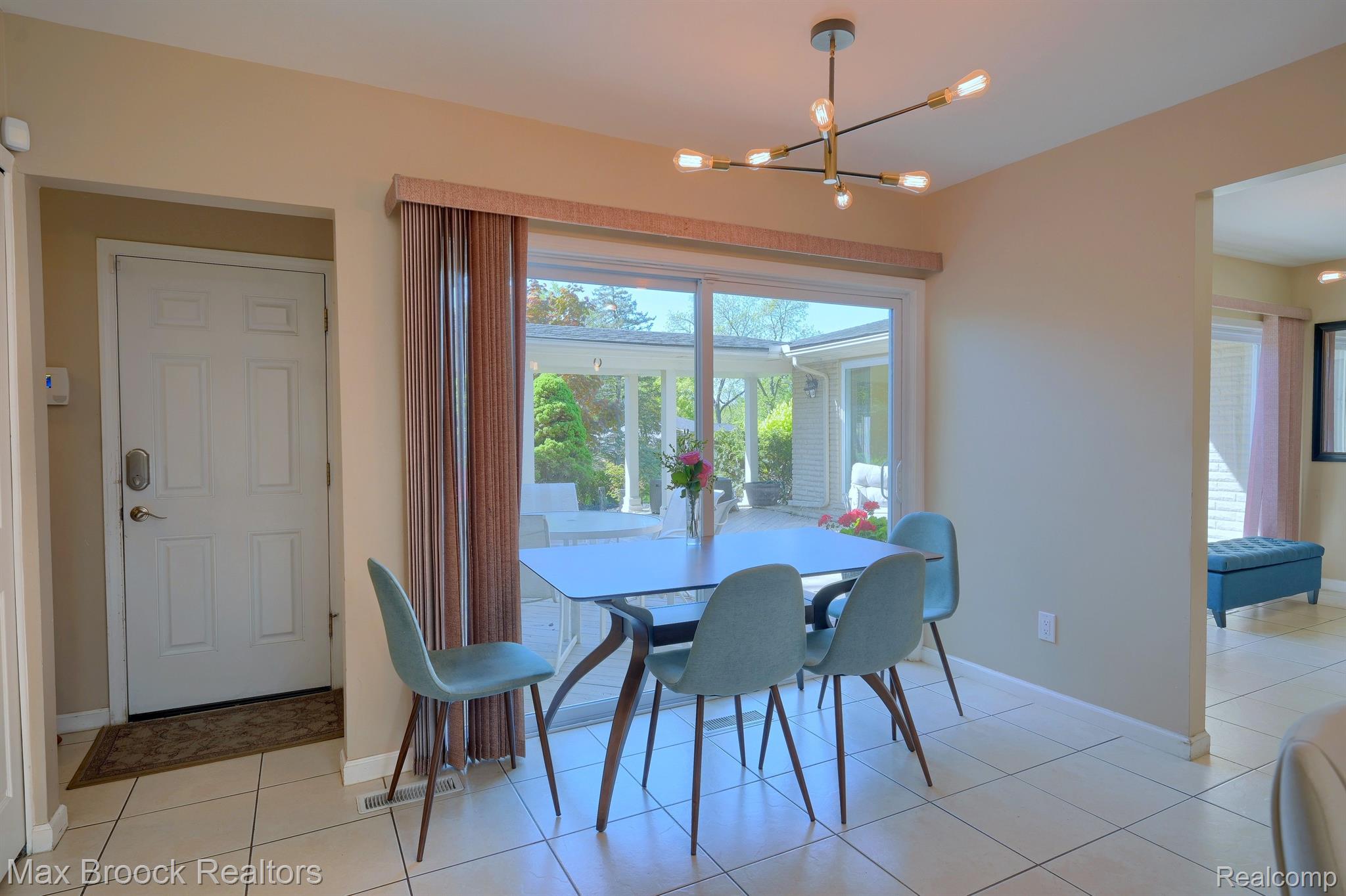 3156 WOODLAND RIDGE Drive