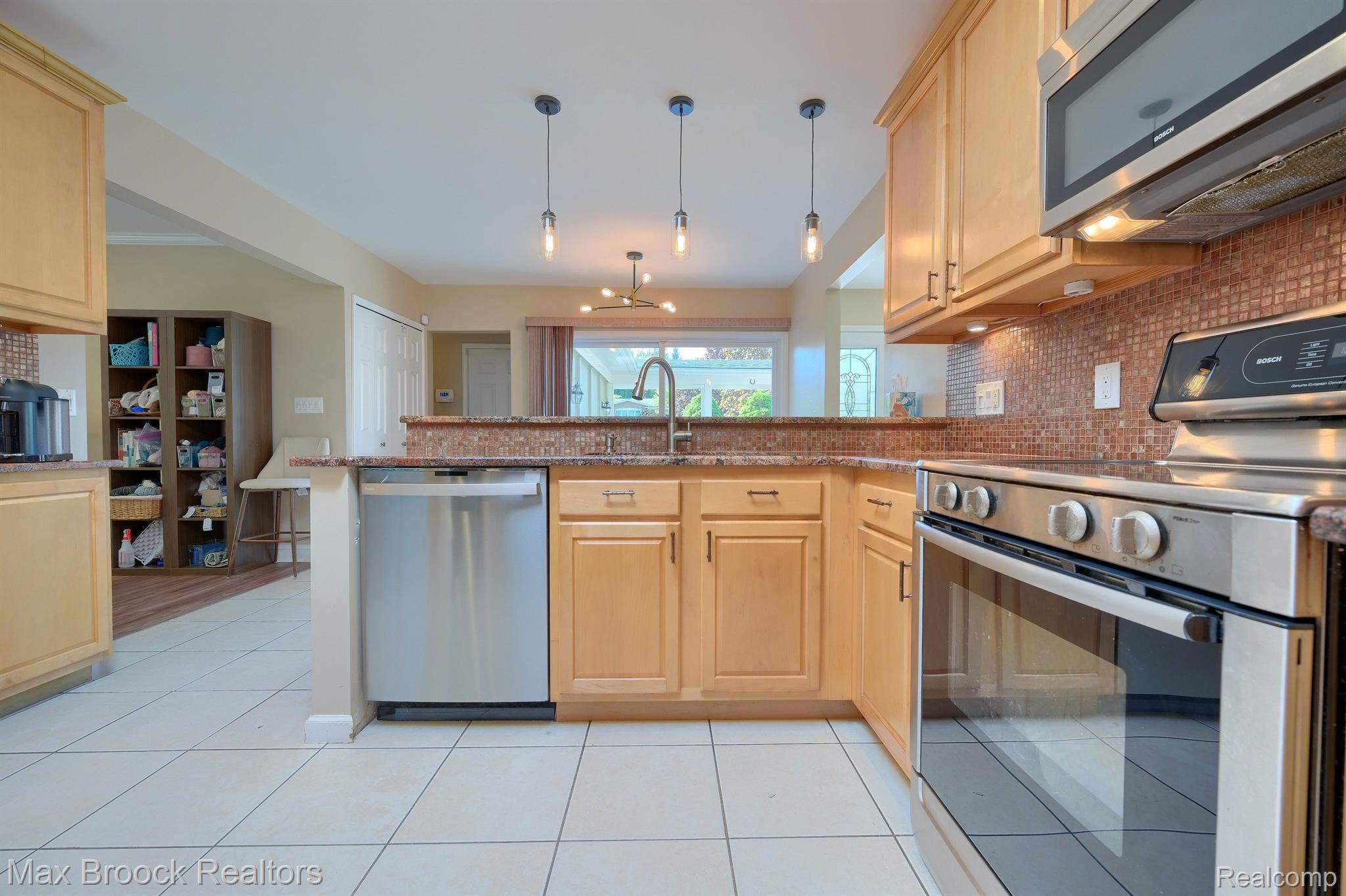 3156 WOODLAND RIDGE Drive