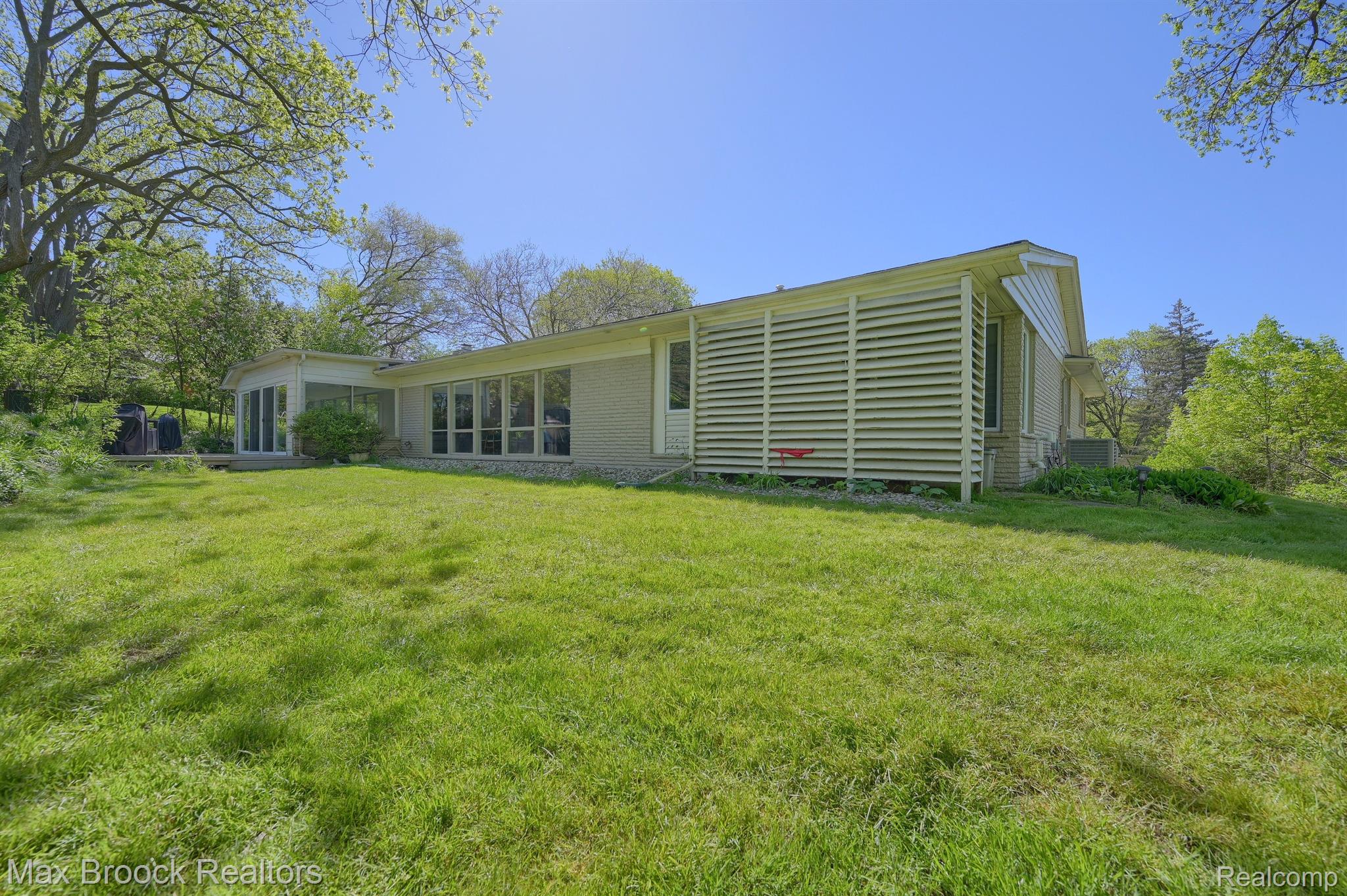 3156 WOODLAND RIDGE Drive