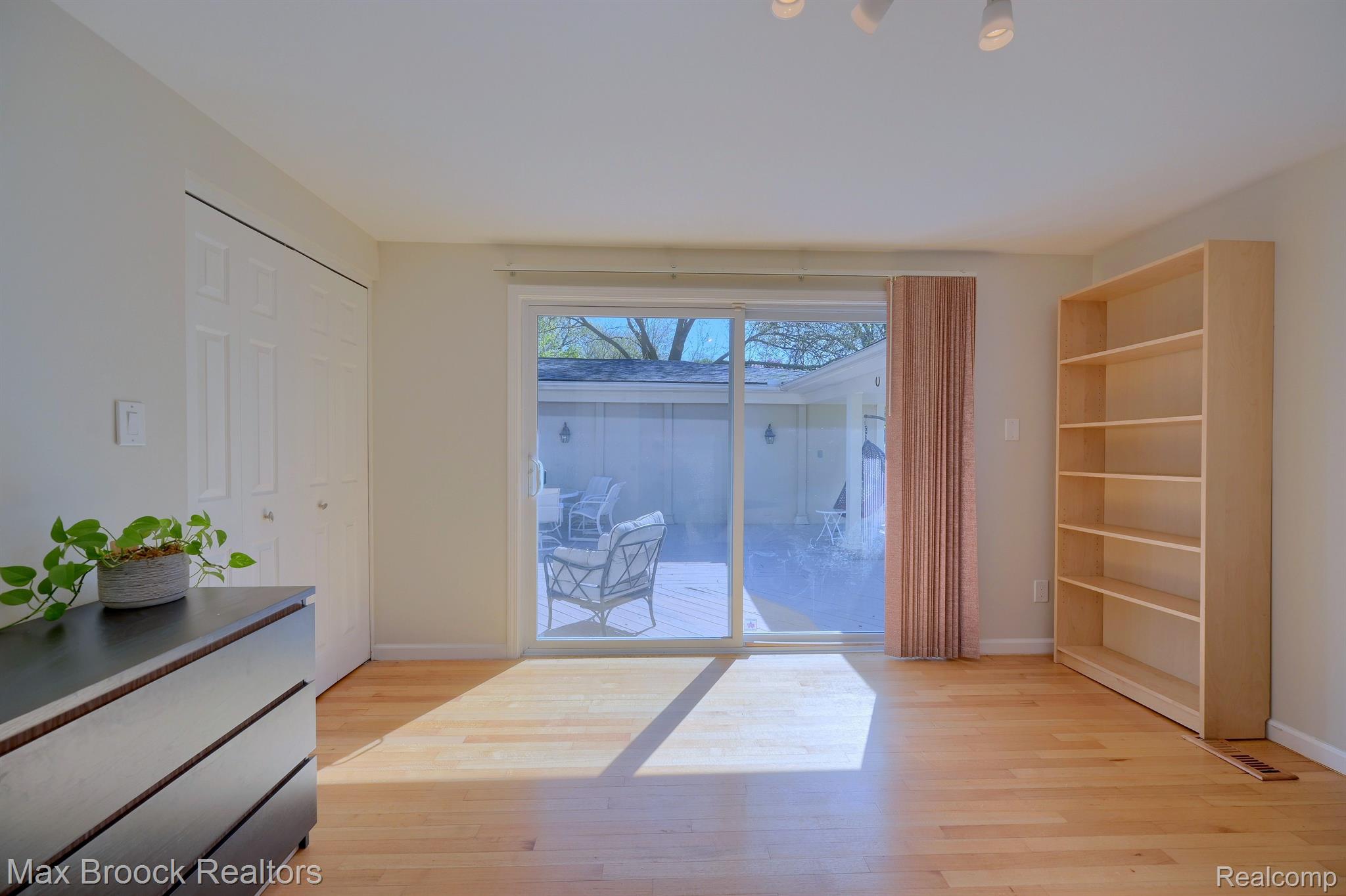 3156 WOODLAND RIDGE Drive