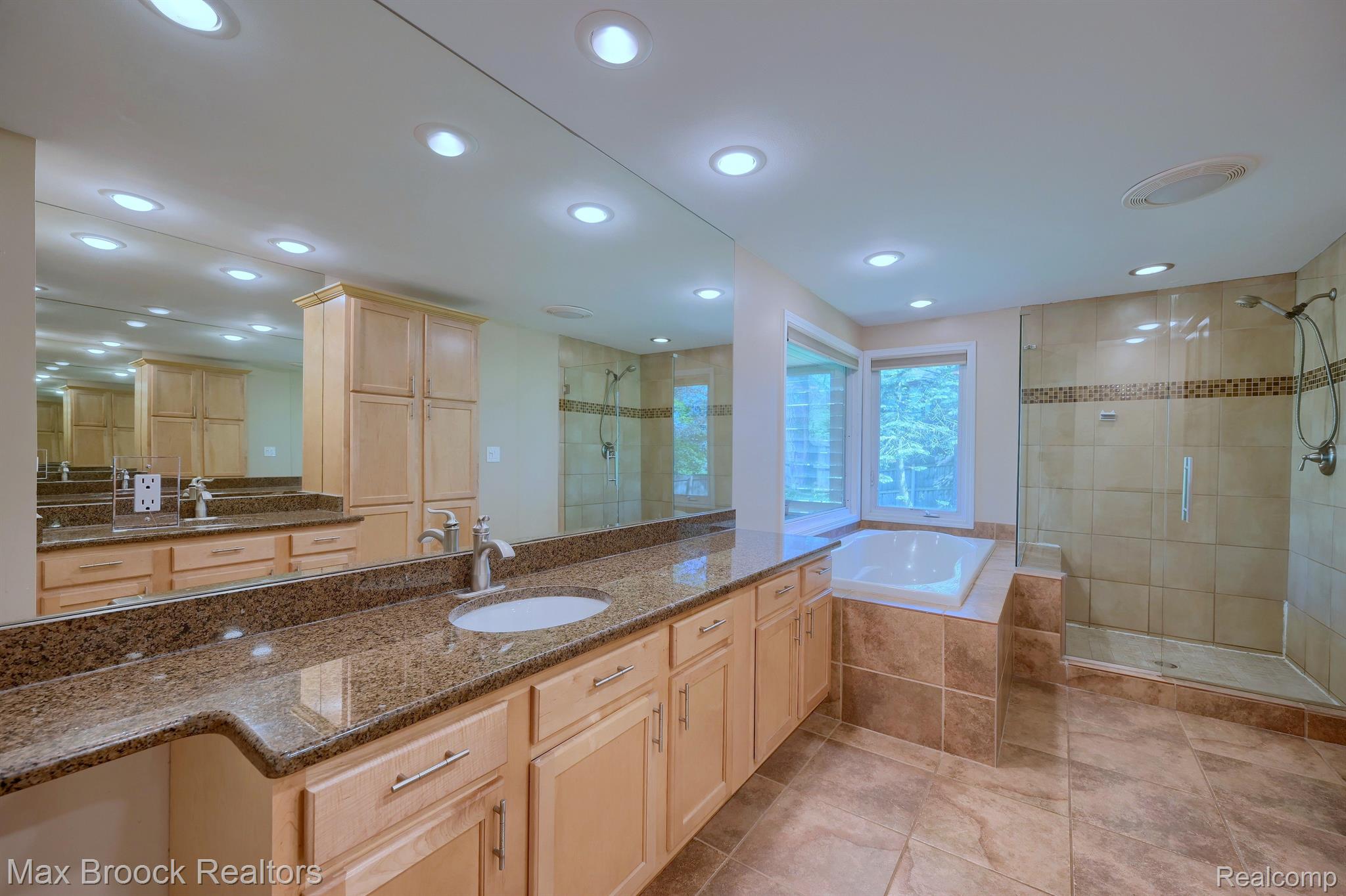 3156 WOODLAND RIDGE Drive