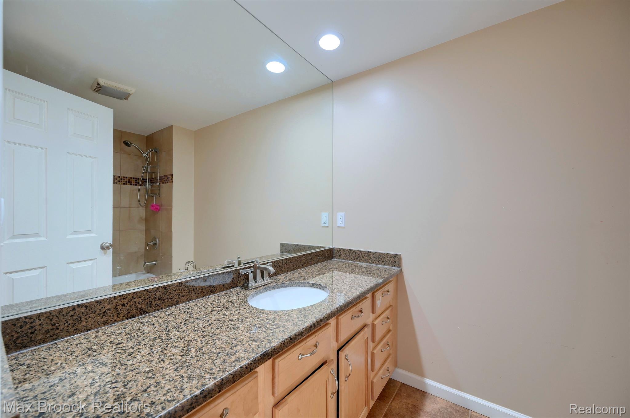 3156 WOODLAND RIDGE Drive