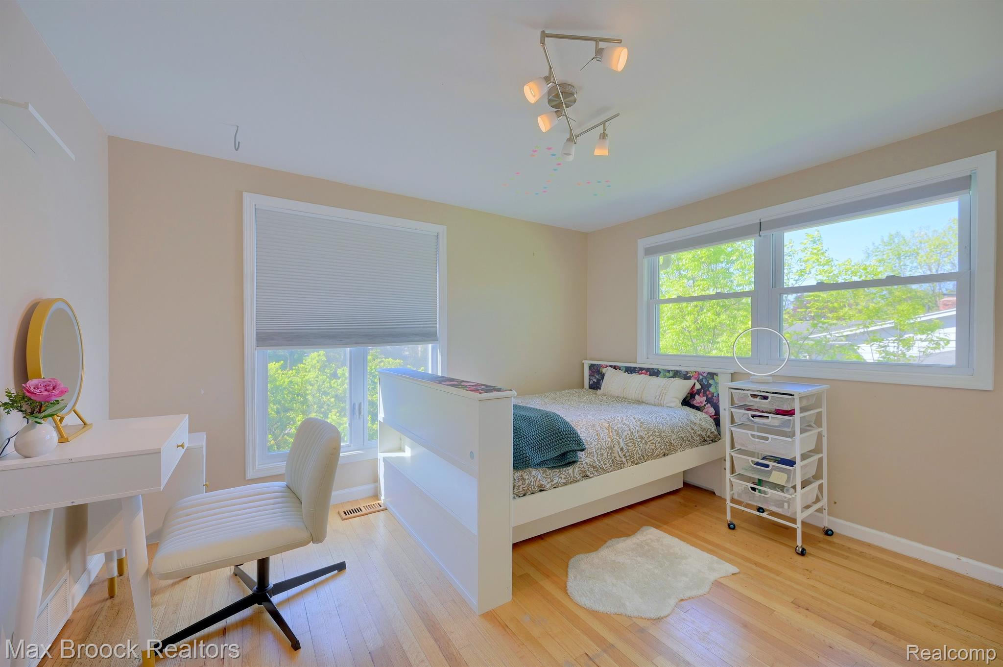 3156 WOODLAND RIDGE Drive