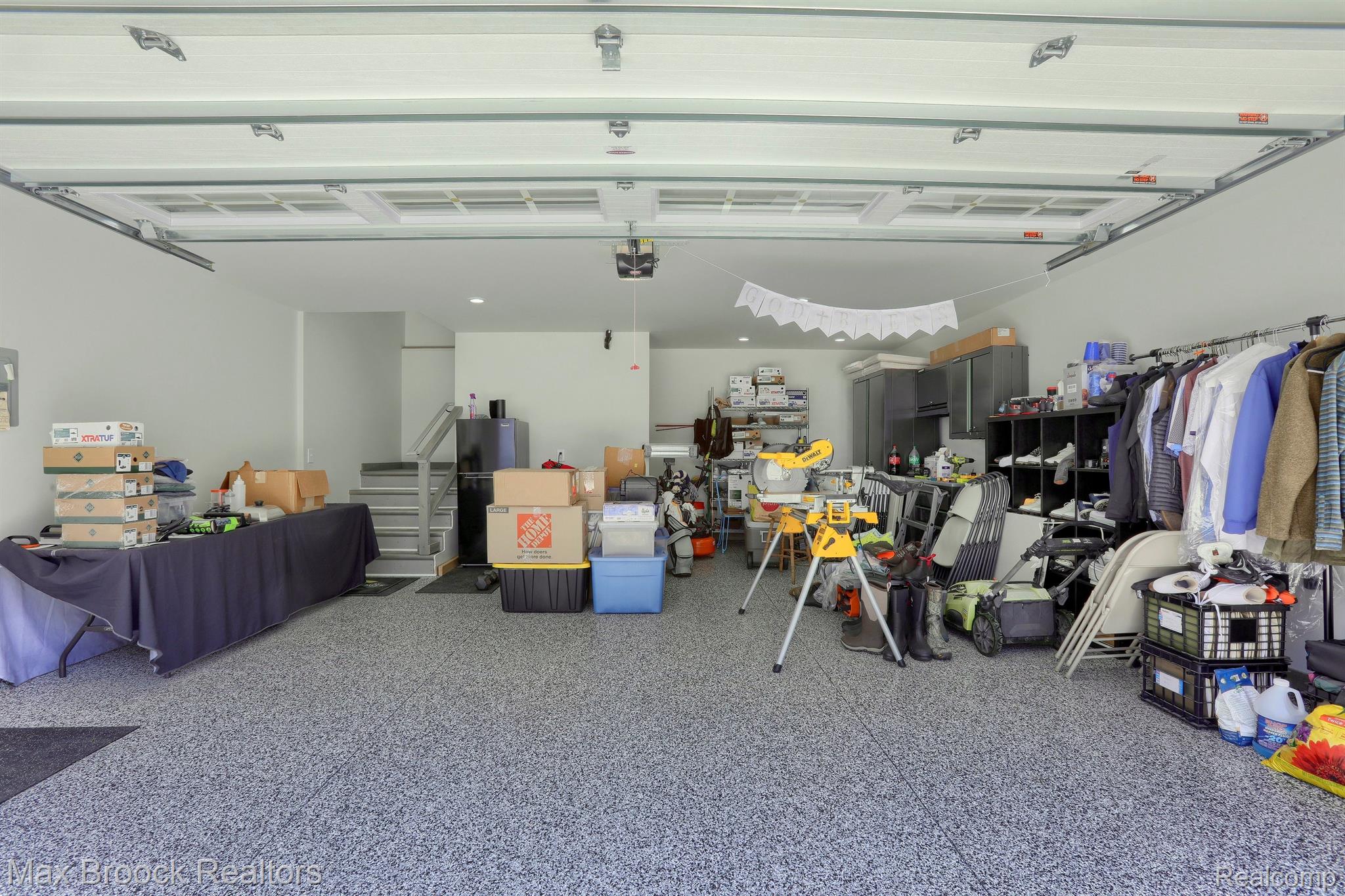 1275 DAVIS Avenue