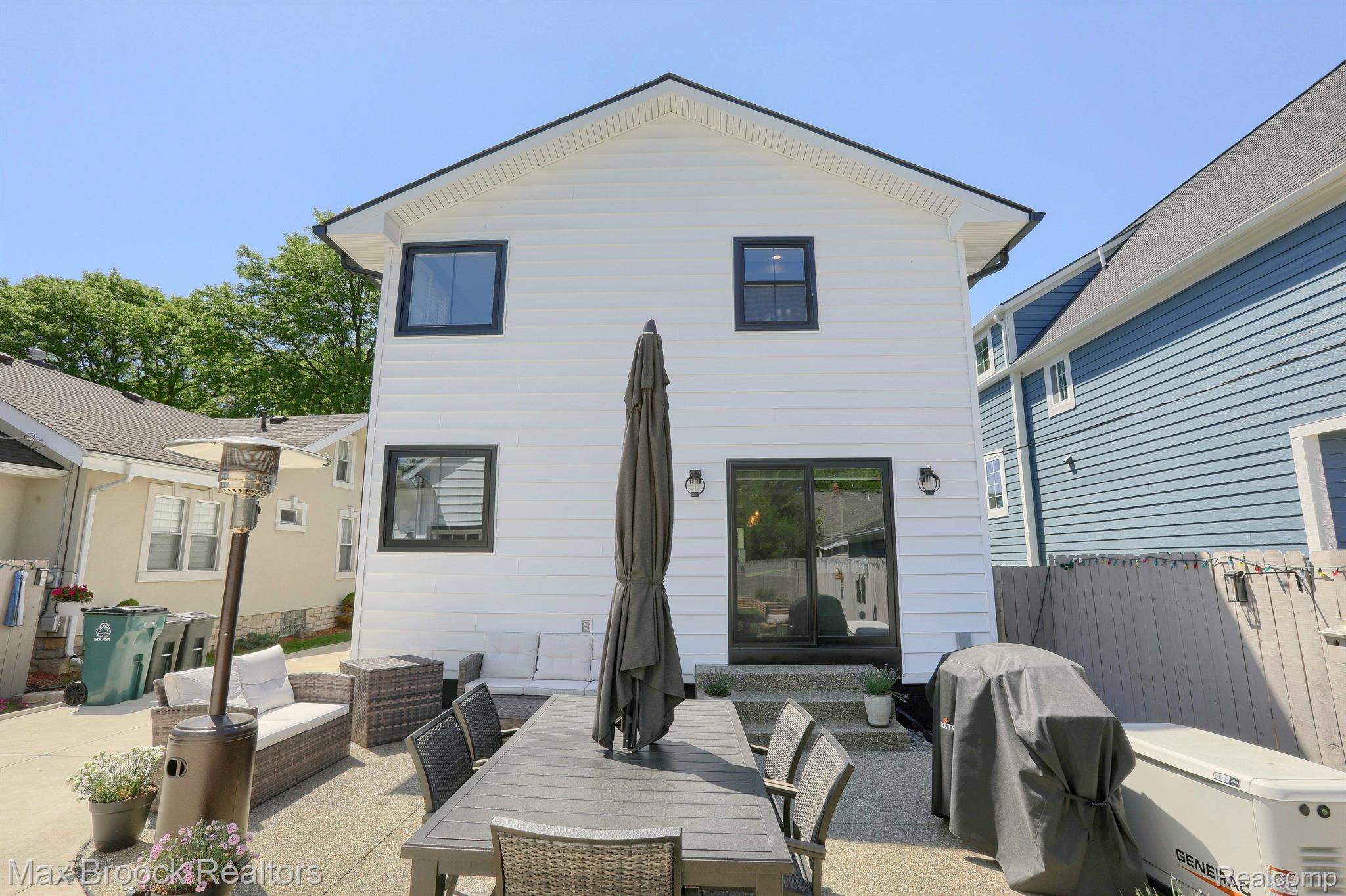 1275 DAVIS Avenue