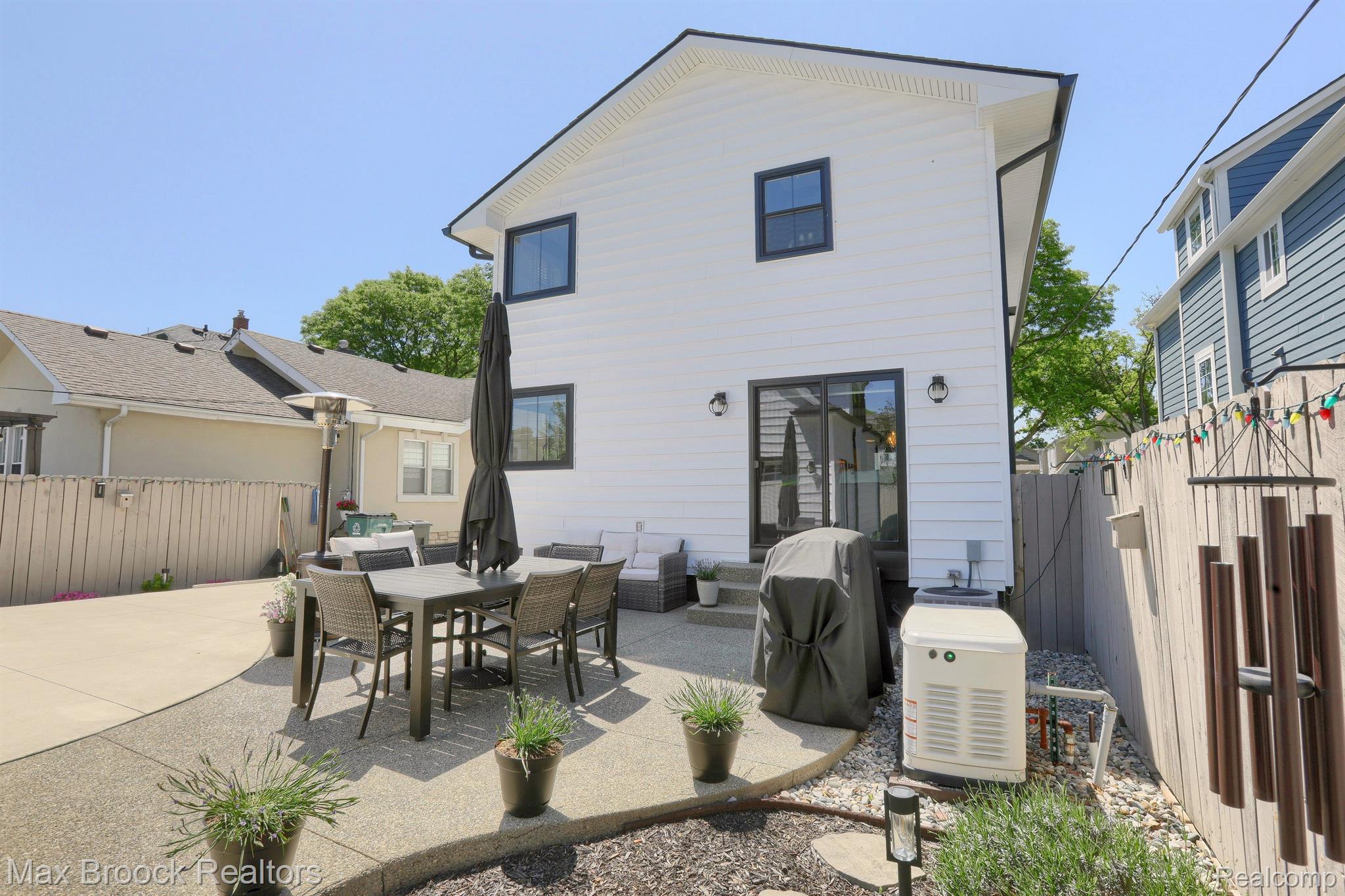 1275 DAVIS Avenue
