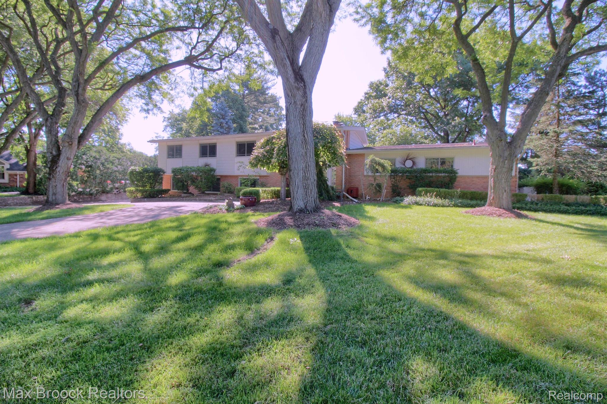 5379 KELLEN Lane