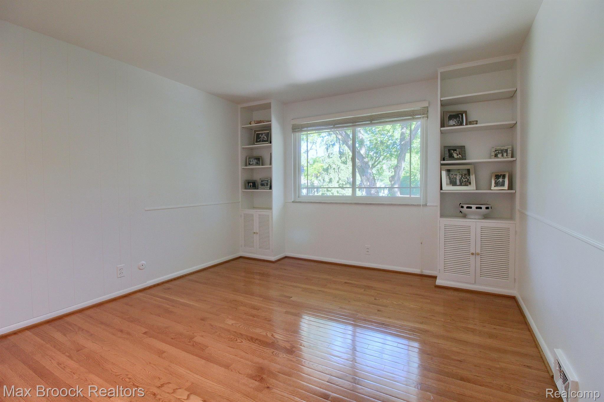 5379 KELLEN Lane