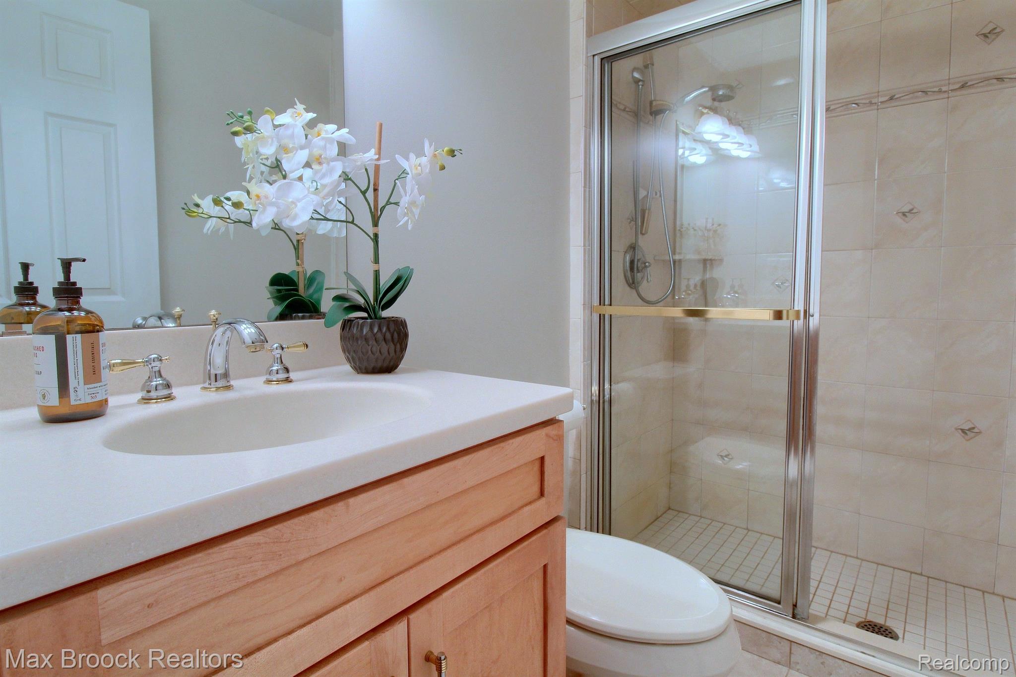 6992 LESLEE CREST Drive