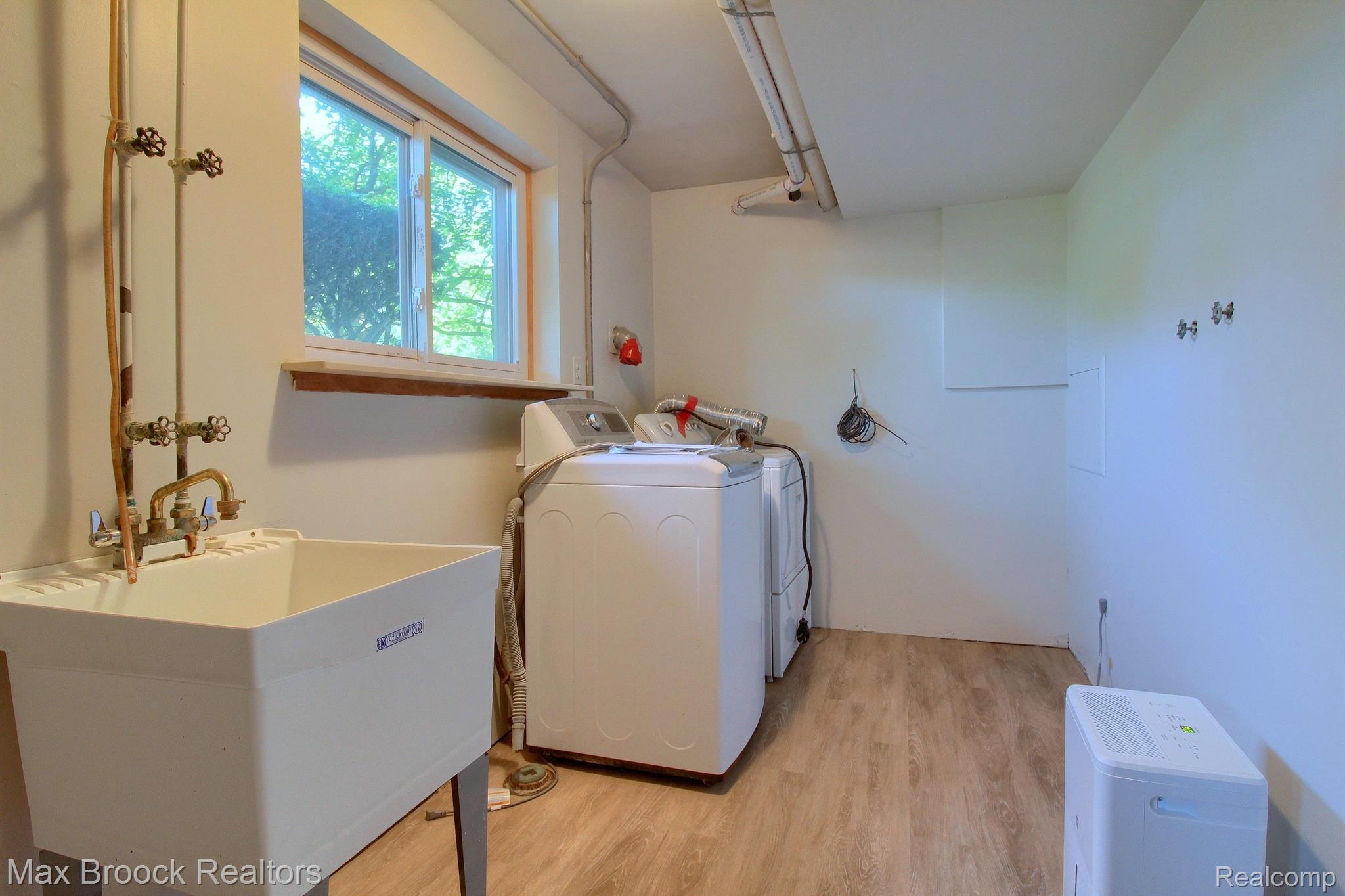 6992 LESLEE CREST Drive