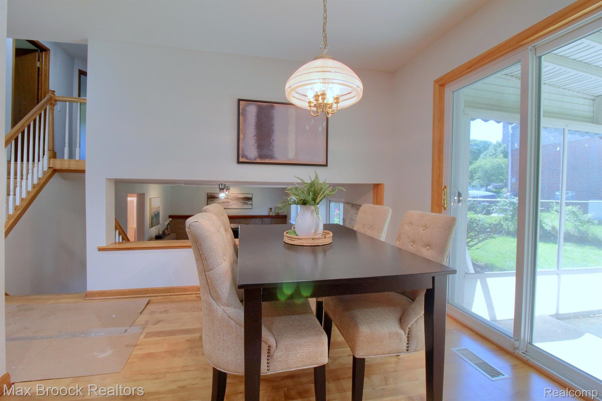6992 LESLEE CREST Drive