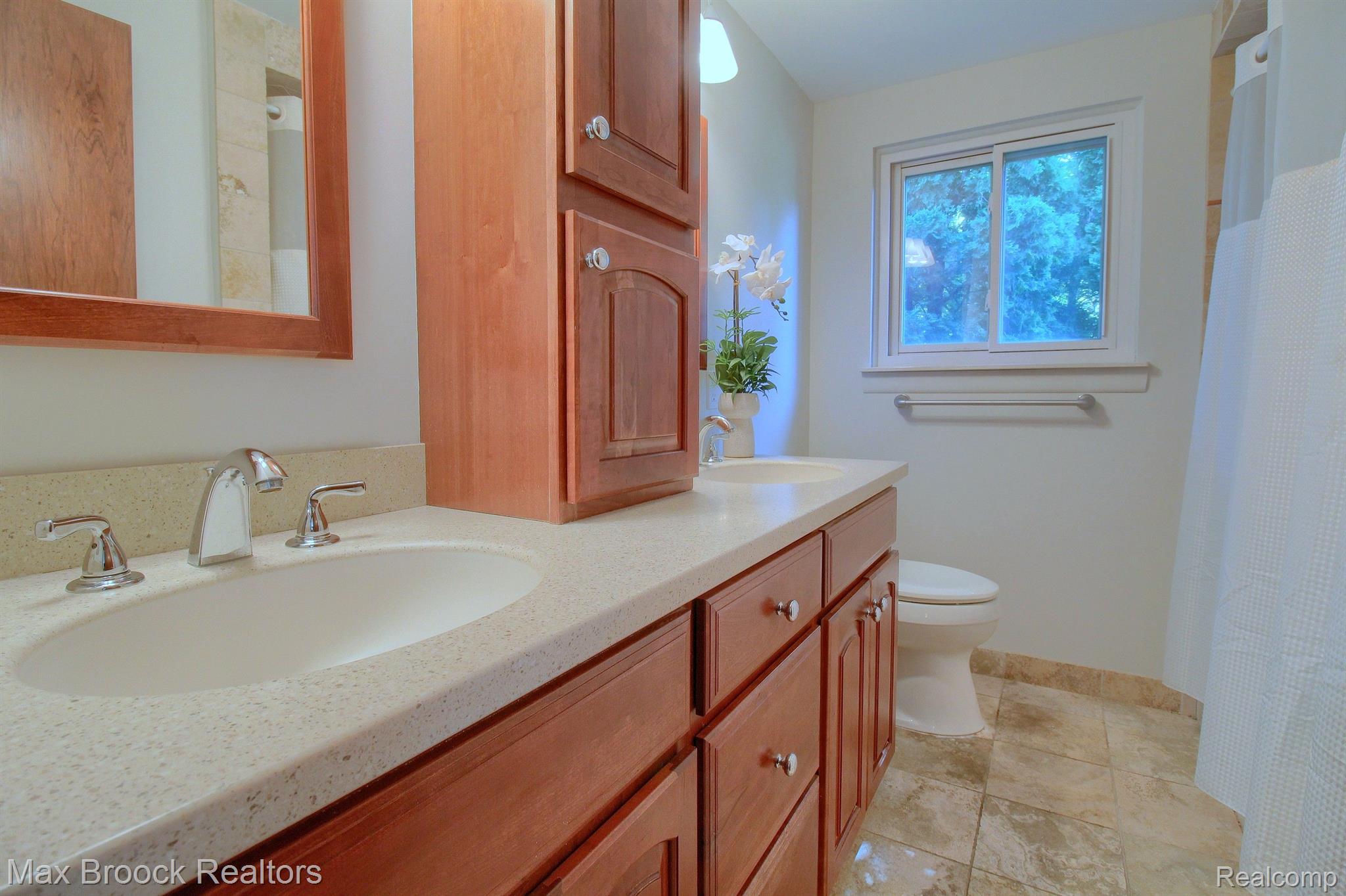 6992 LESLEE CREST Drive