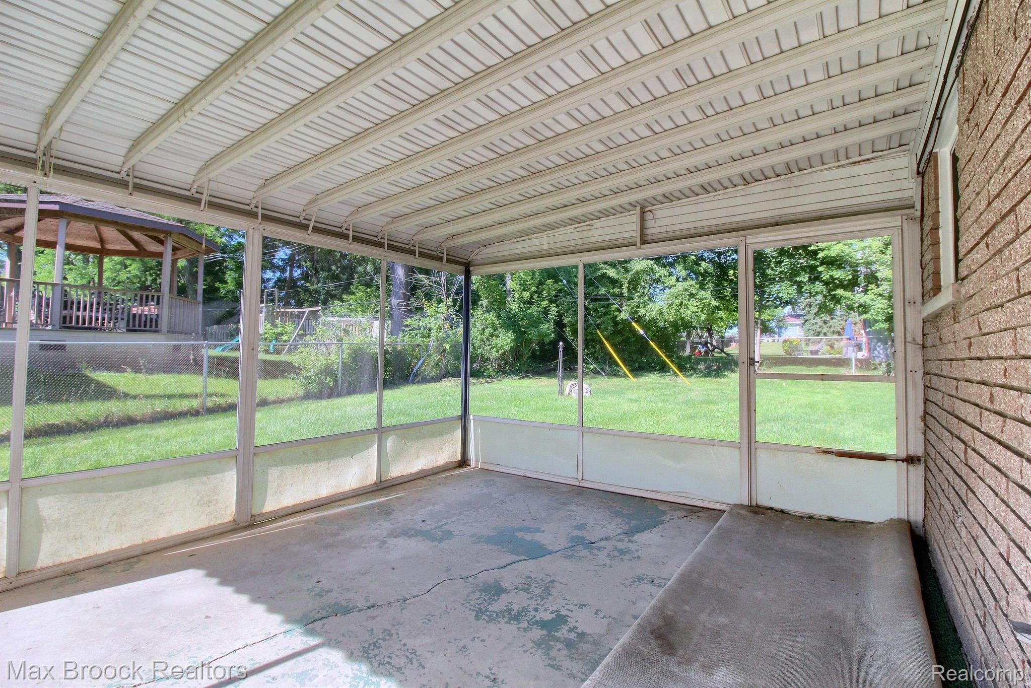 6992 LESLEE CREST Drive