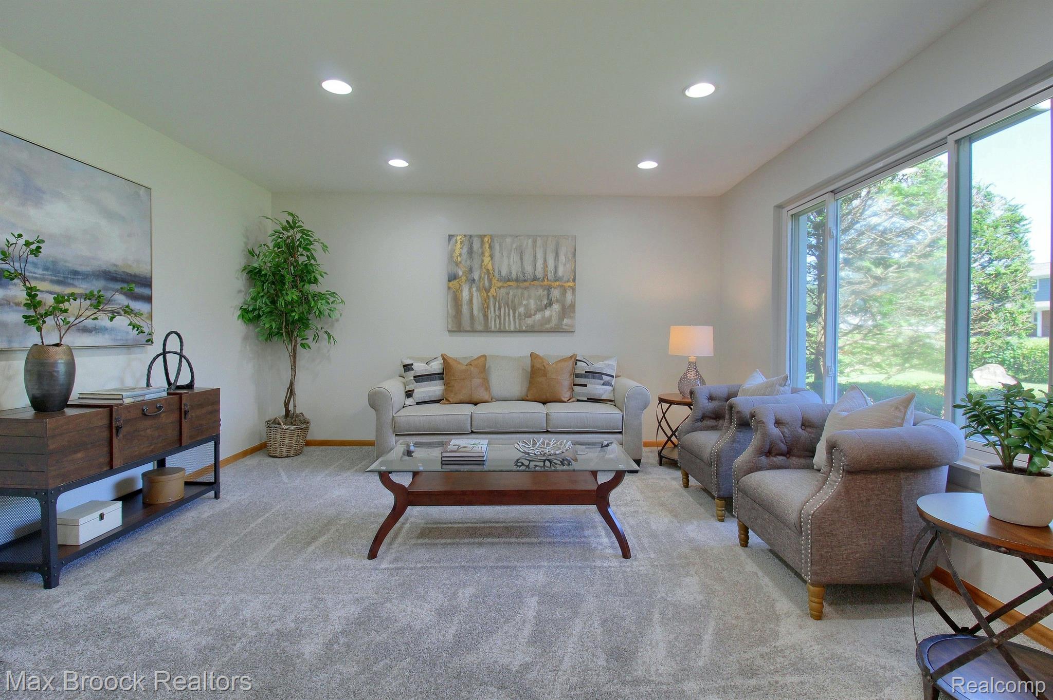 6992 LESLEE CREST Drive