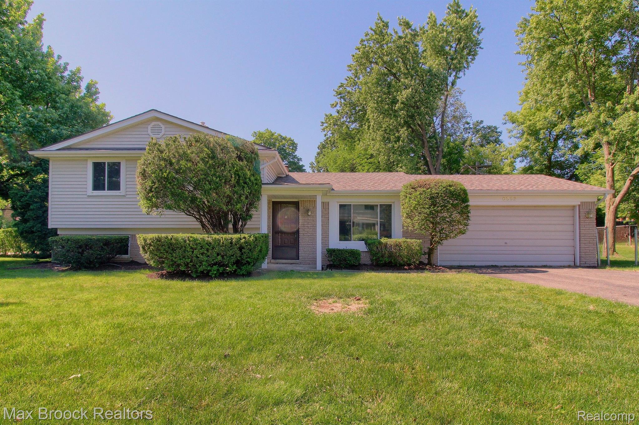 6992 LESLEE CREST Drive