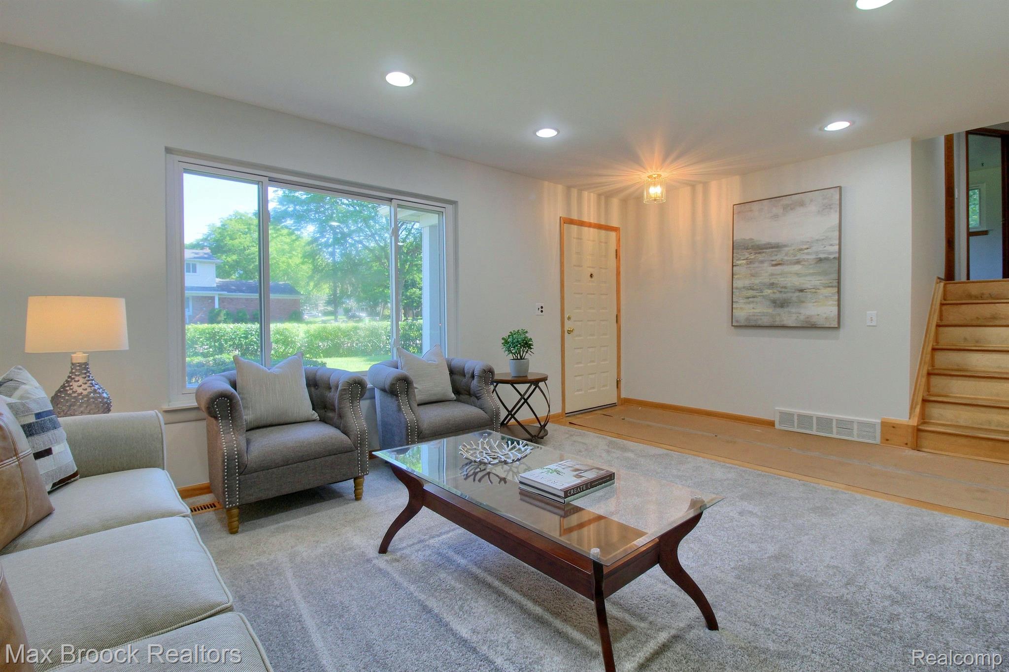 6992 LESLEE CREST Drive