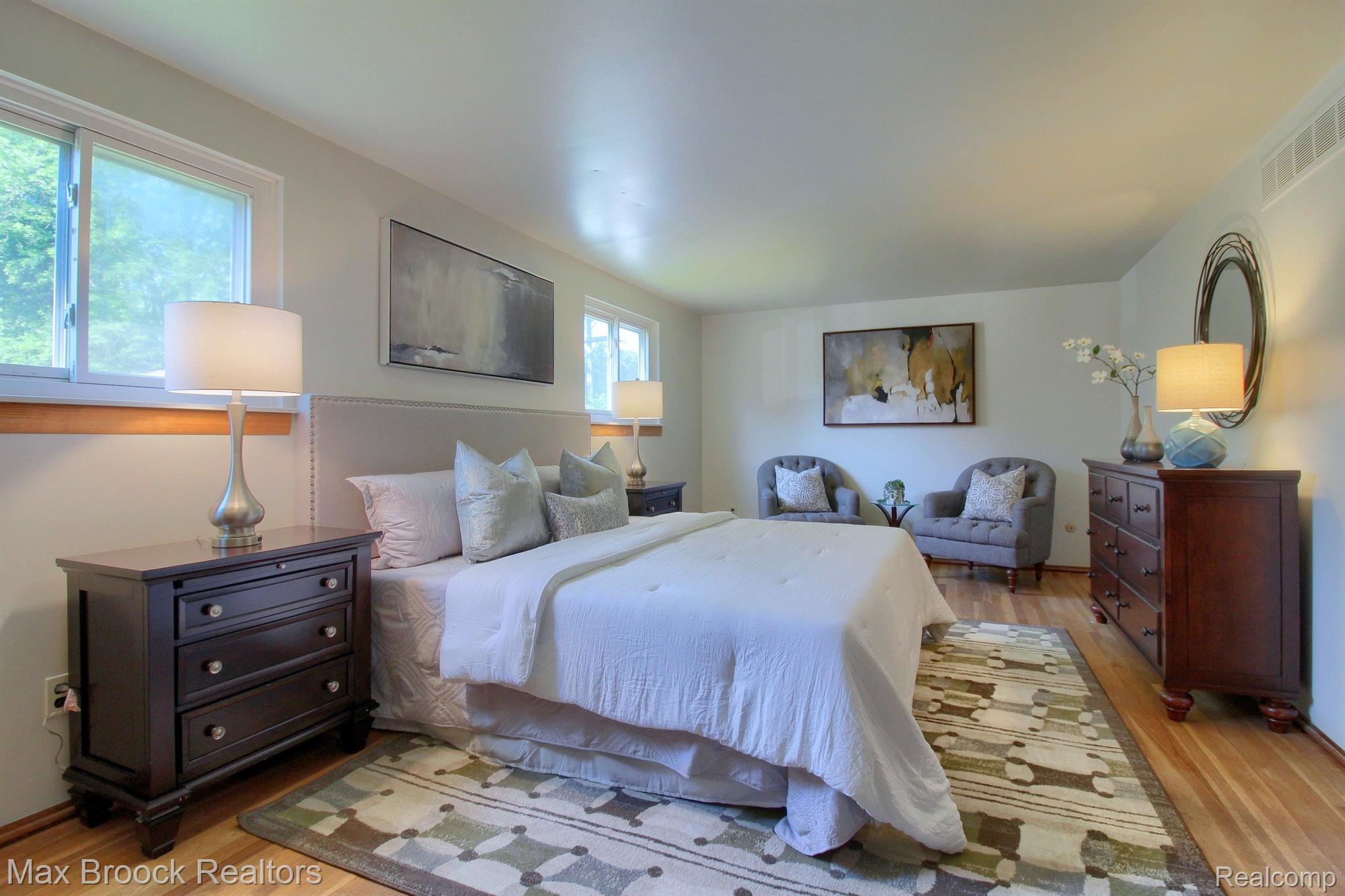 6992 LESLEE CREST Drive
