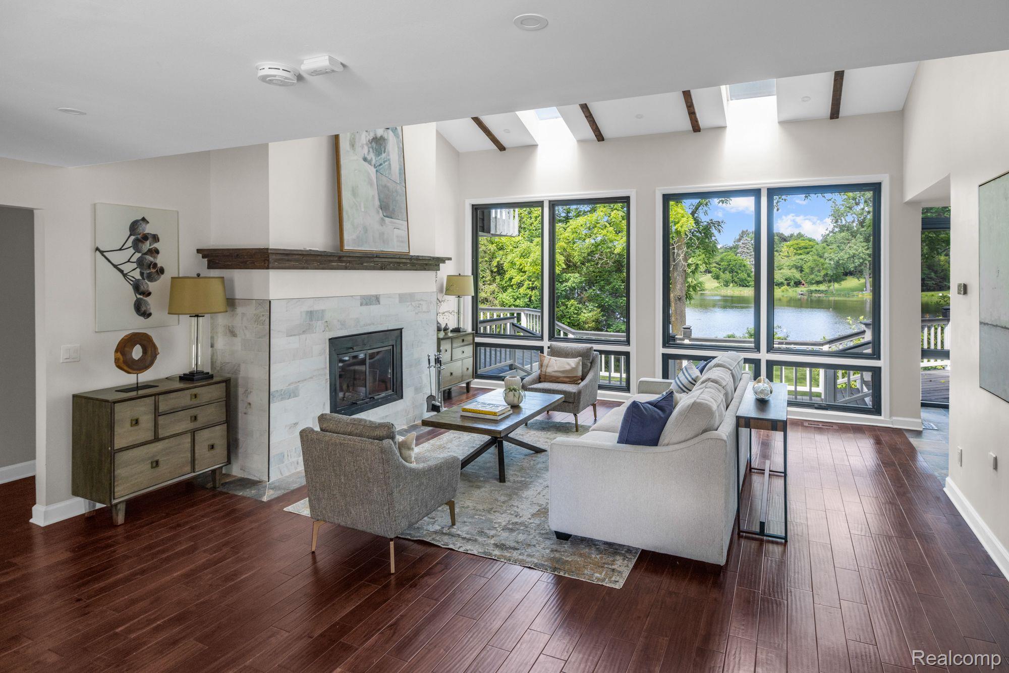 4926 LOCKHART Street