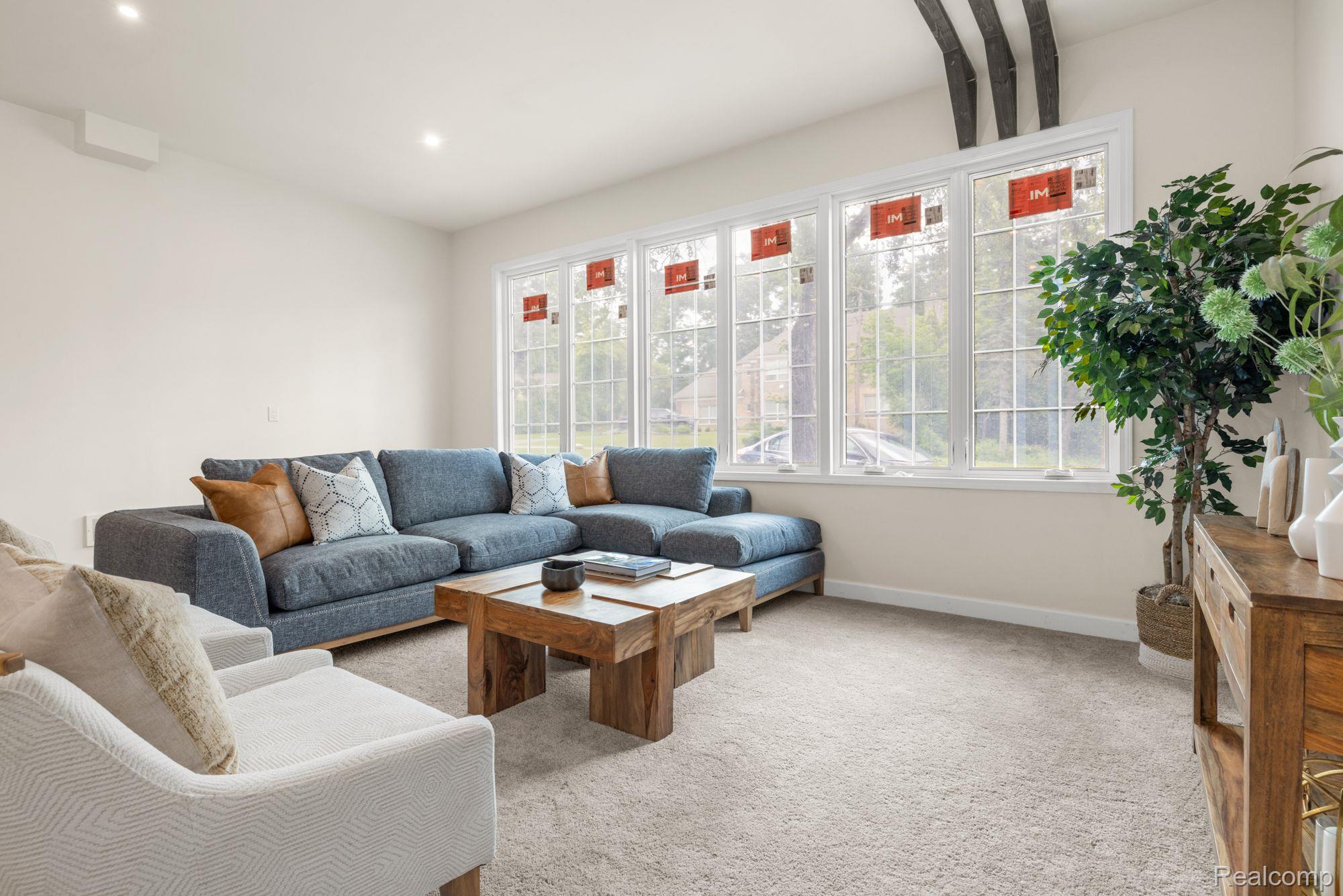 4926 LOCKHART Street