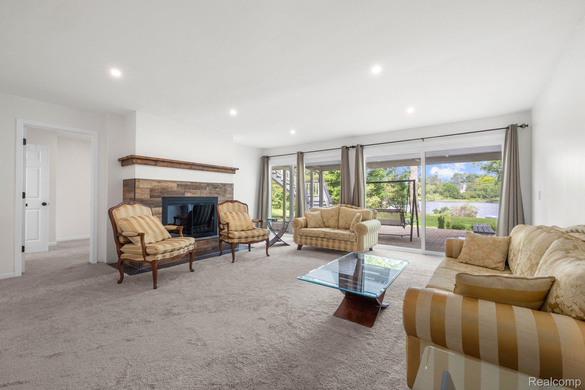 4926 LOCKHART Street