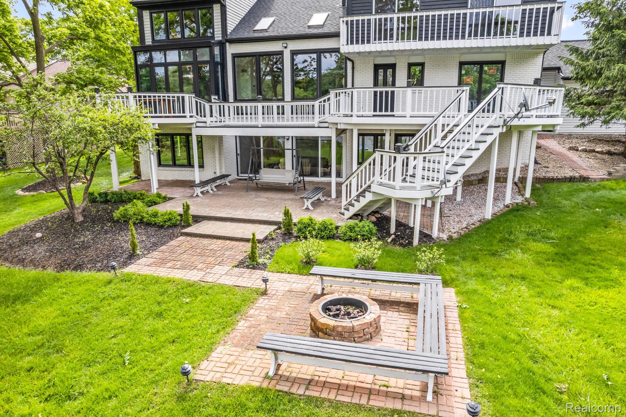 4926 LOCKHART Street