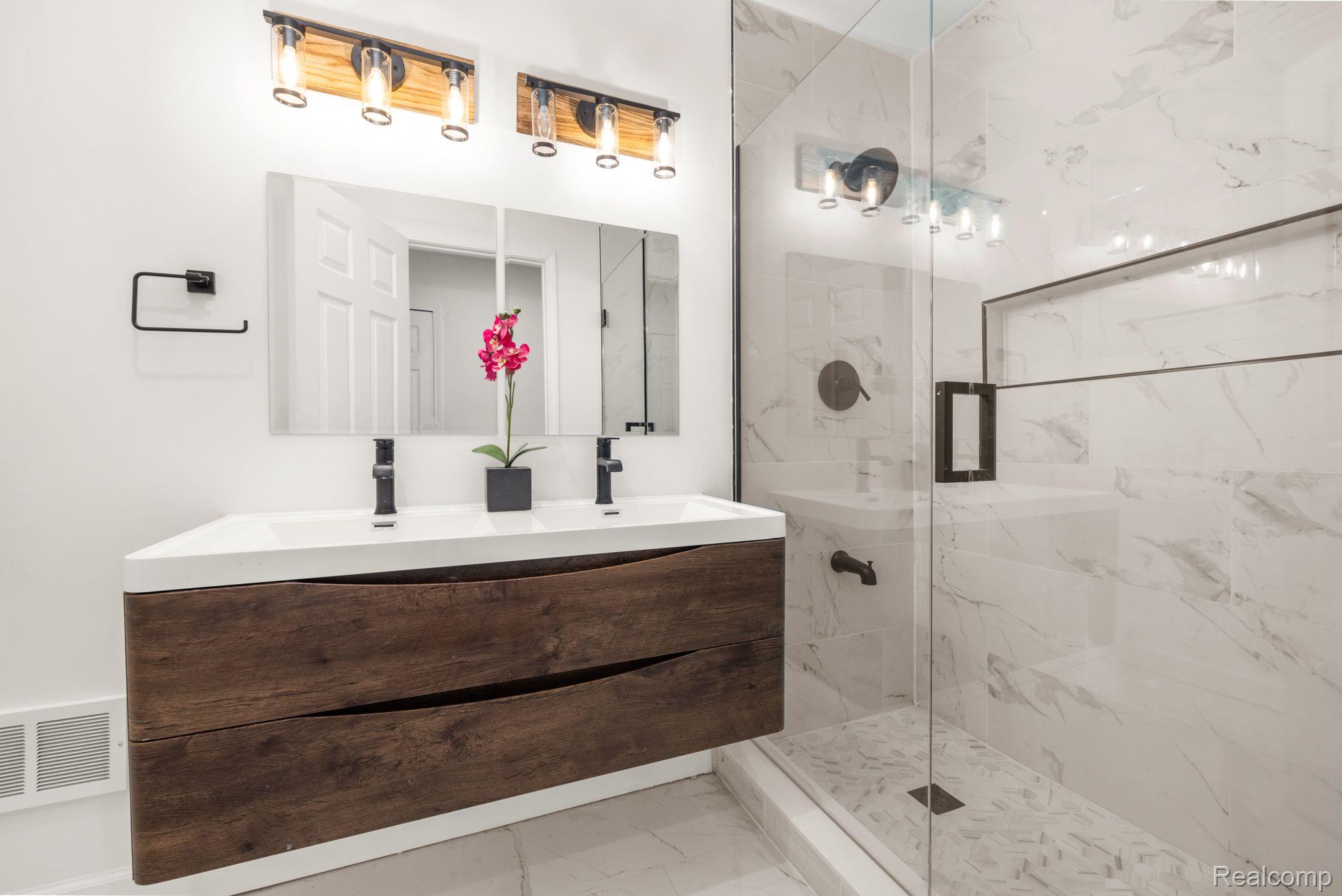 4926 LOCKHART Street