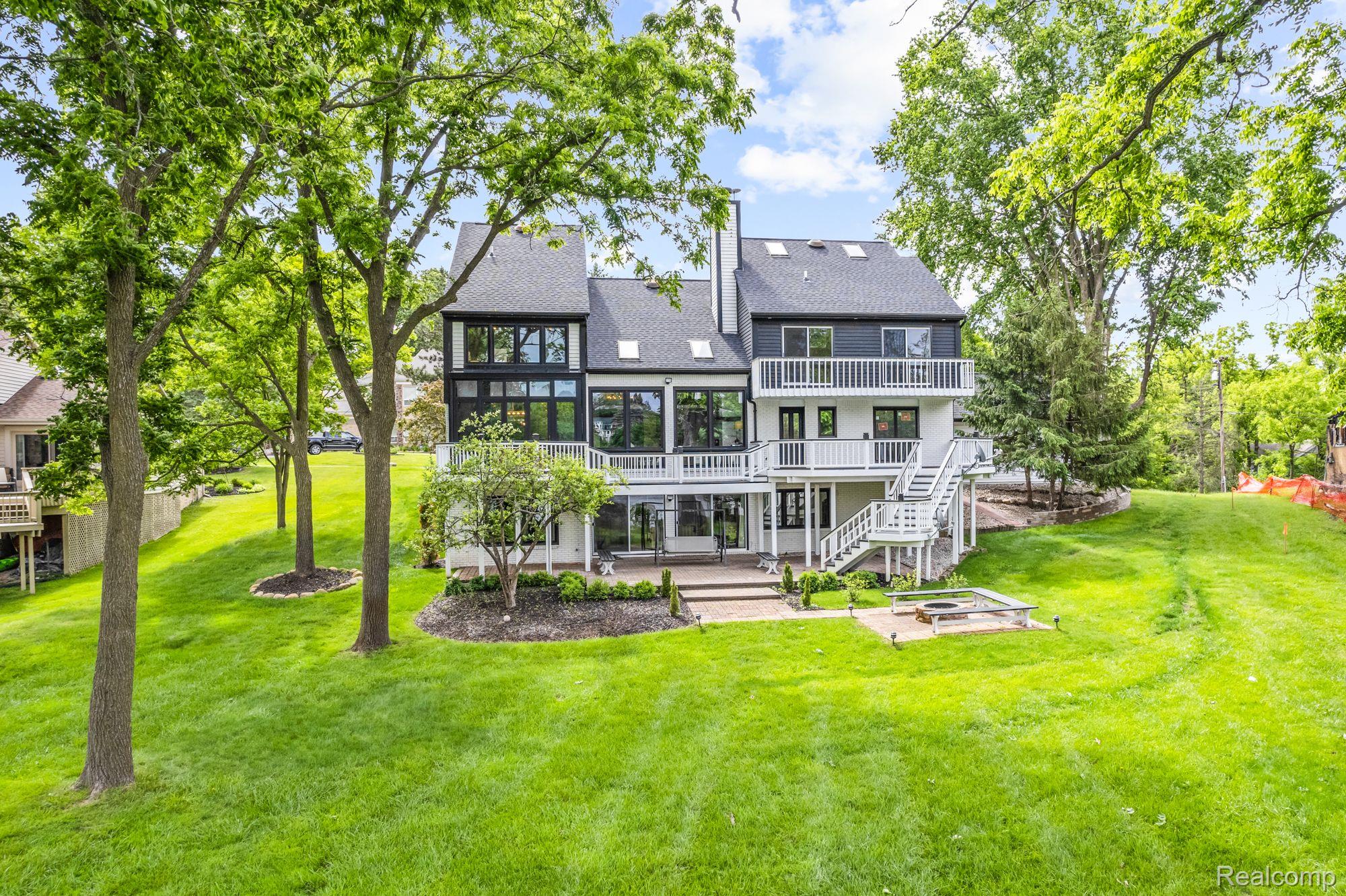 4926 LOCKHART Street