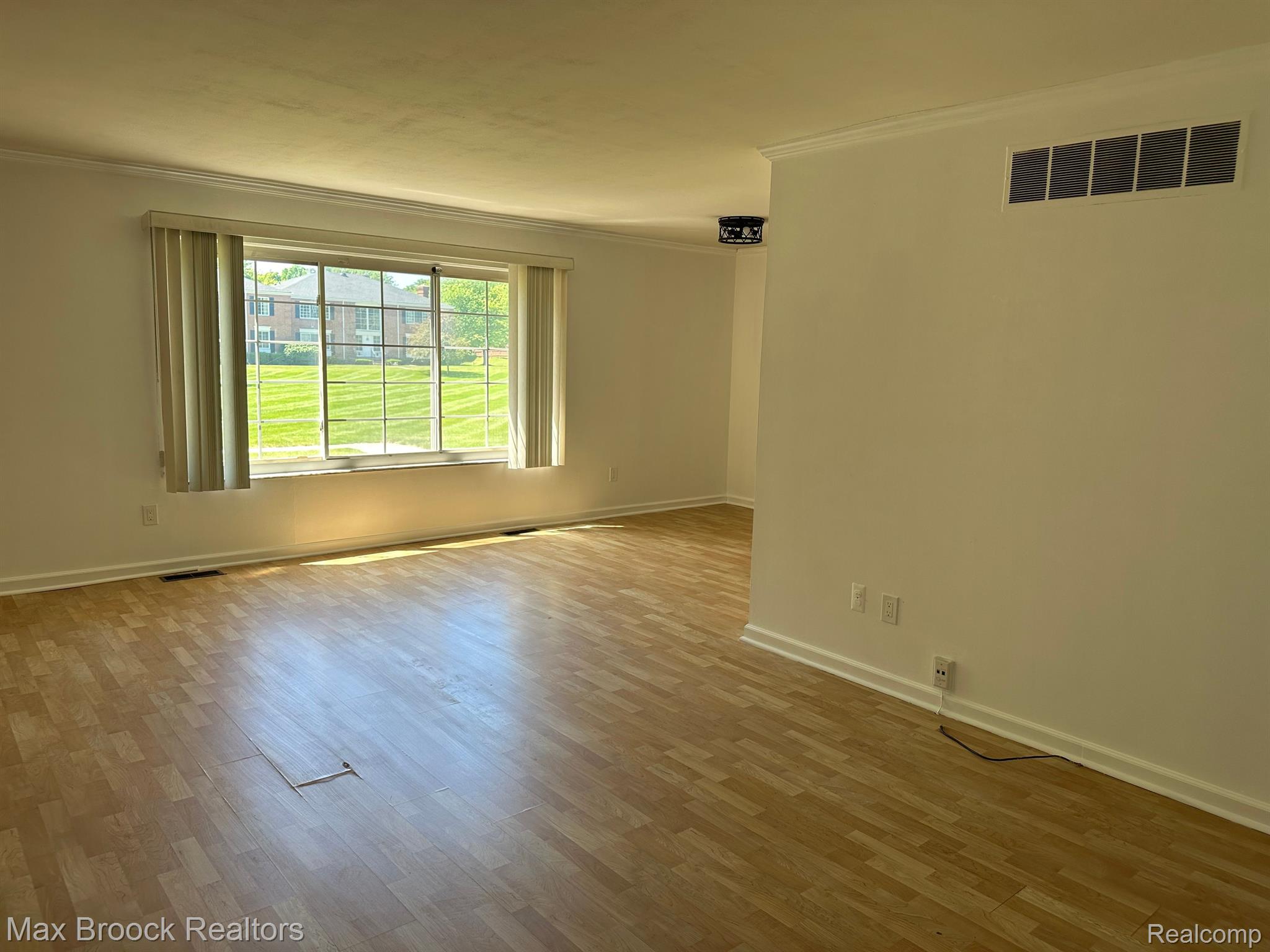 664 E FOX HILLS Drive