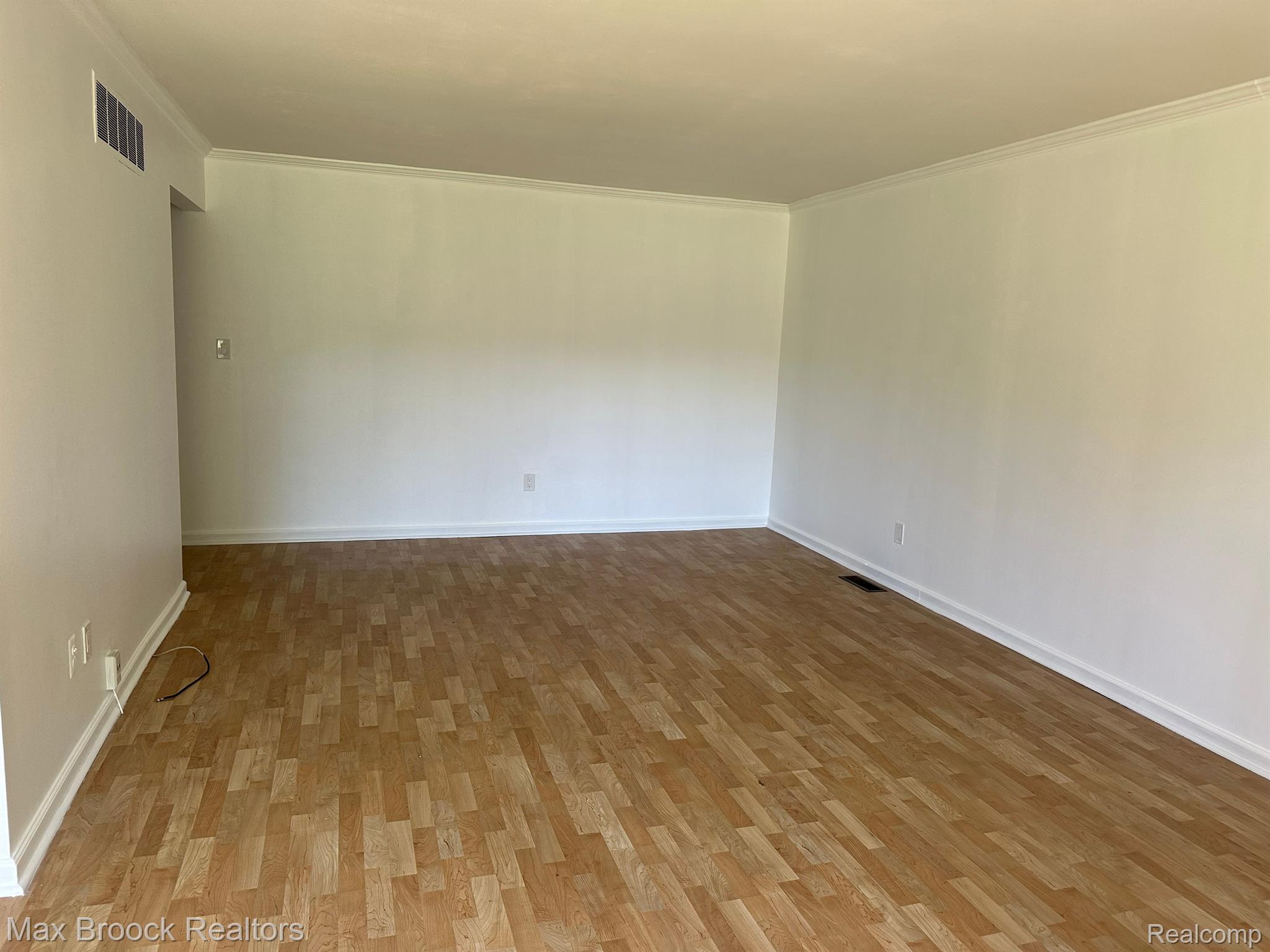 664 E FOX HILLS Drive