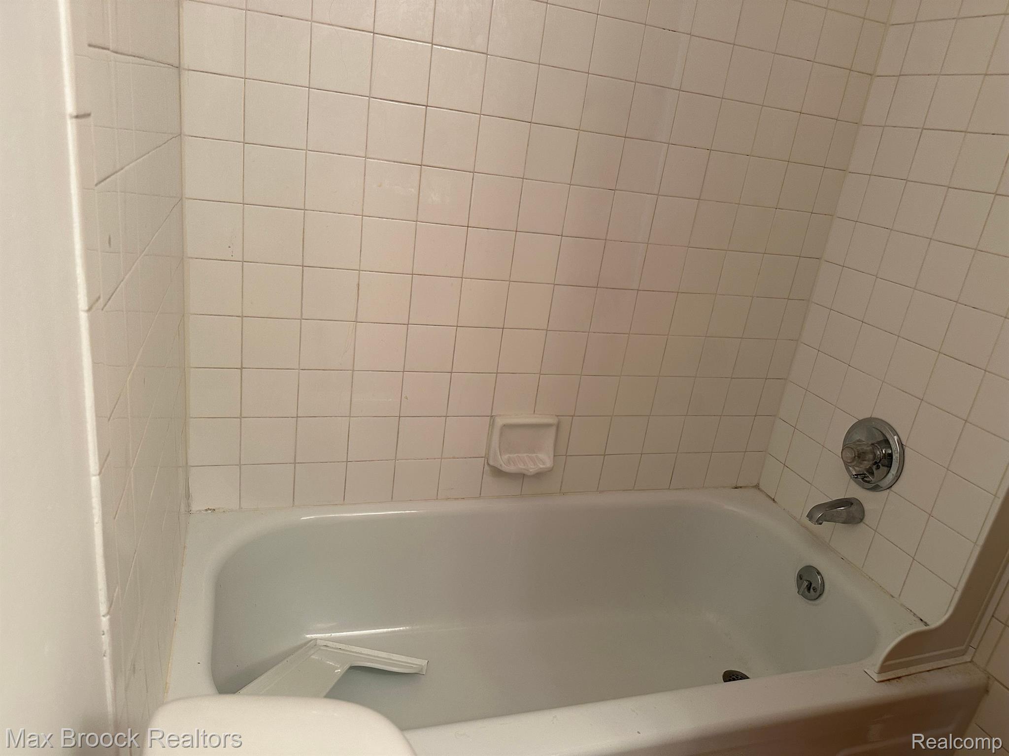 664 E FOX HILLS Drive
