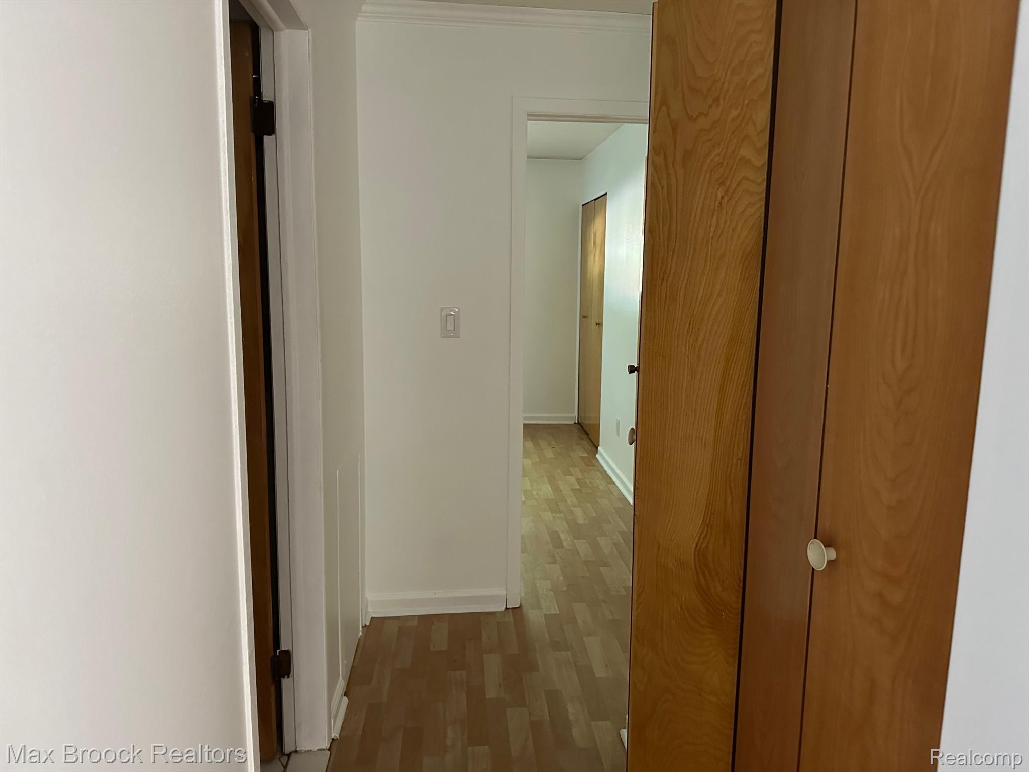 664 E FOX HILLS Drive
