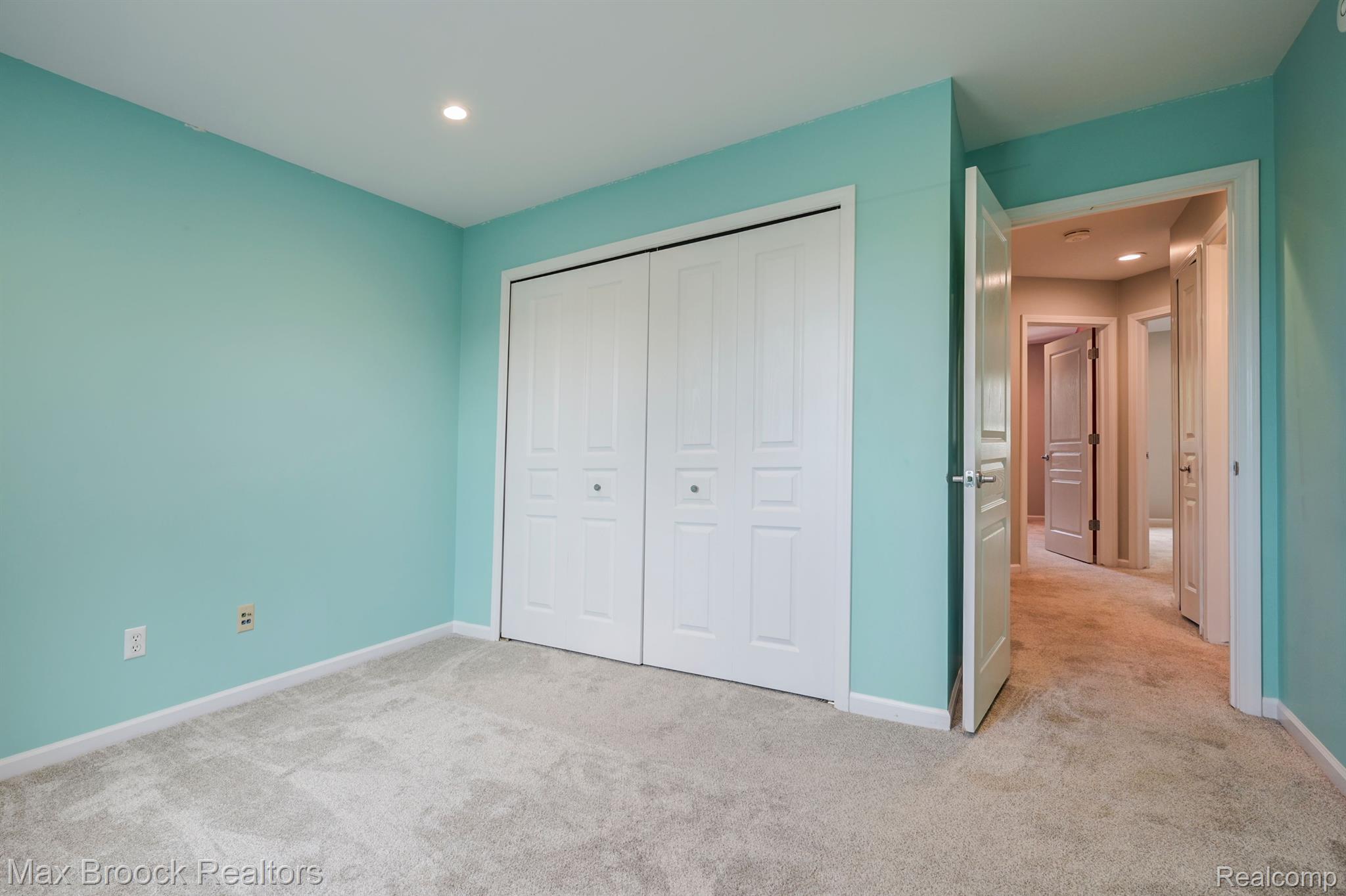 8214 SPRINGDALE Drive
