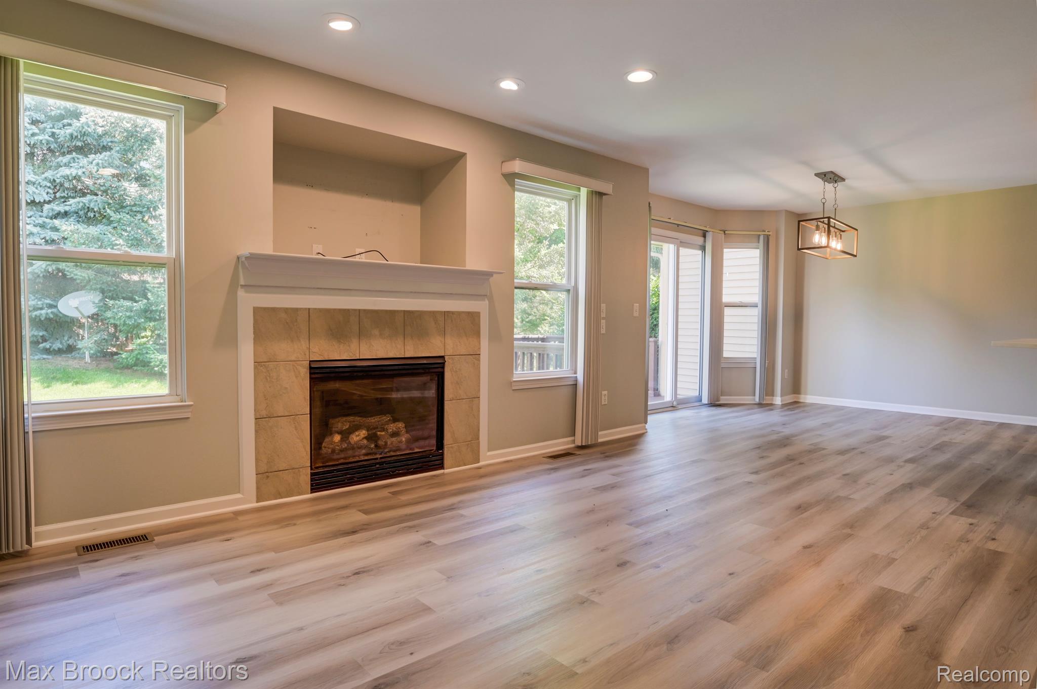 8214 SPRINGDALE Drive