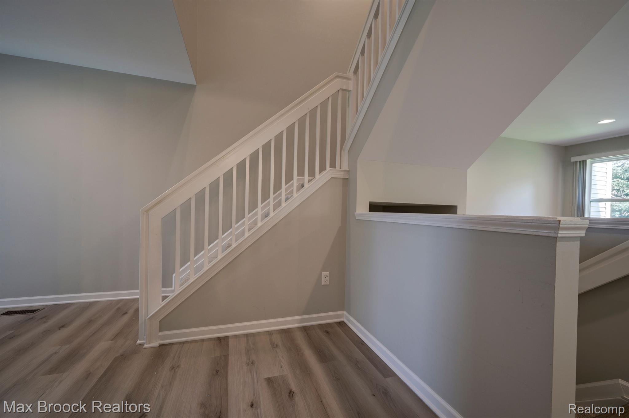 8214 SPRINGDALE Drive