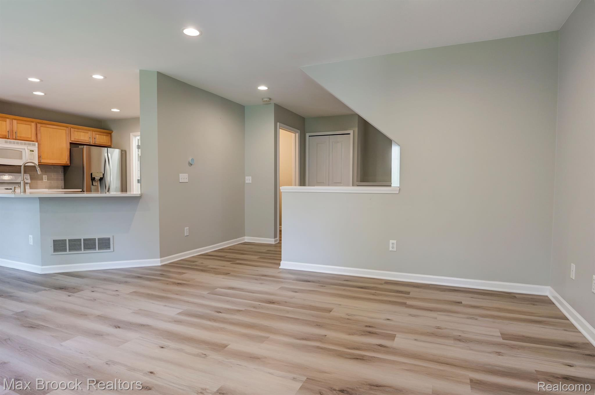 8214 SPRINGDALE Drive