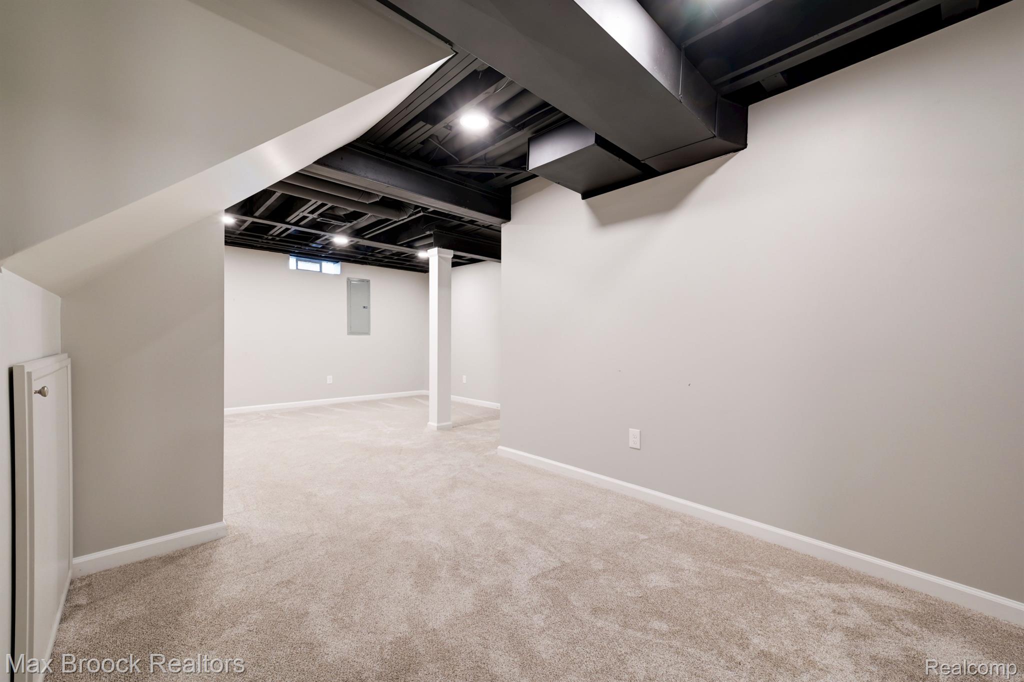 8214 SPRINGDALE Drive