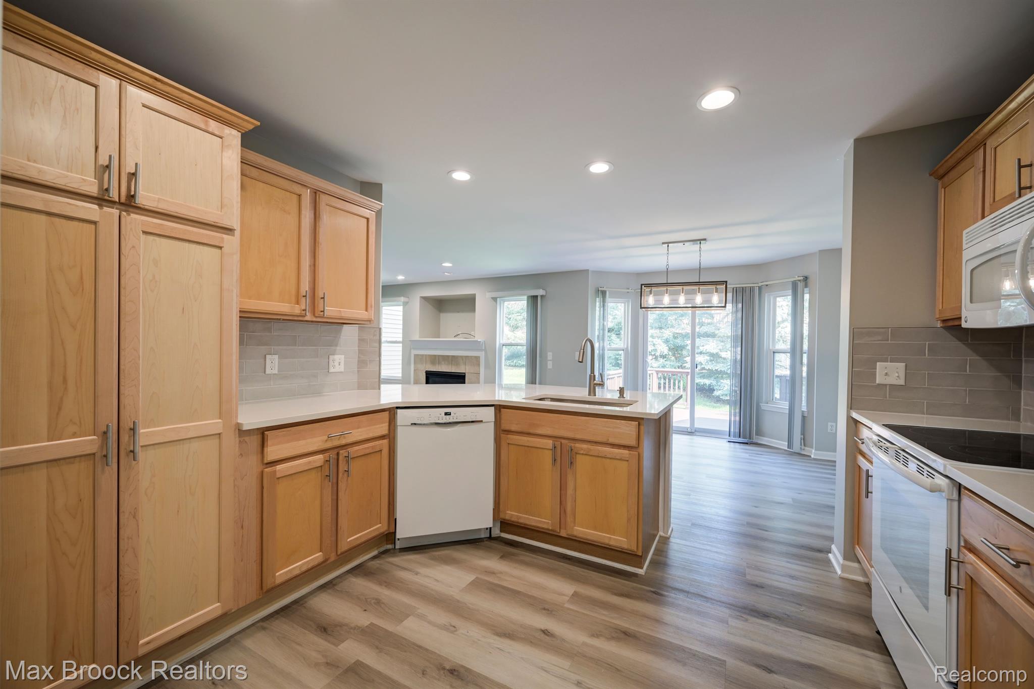 8214 SPRINGDALE Drive