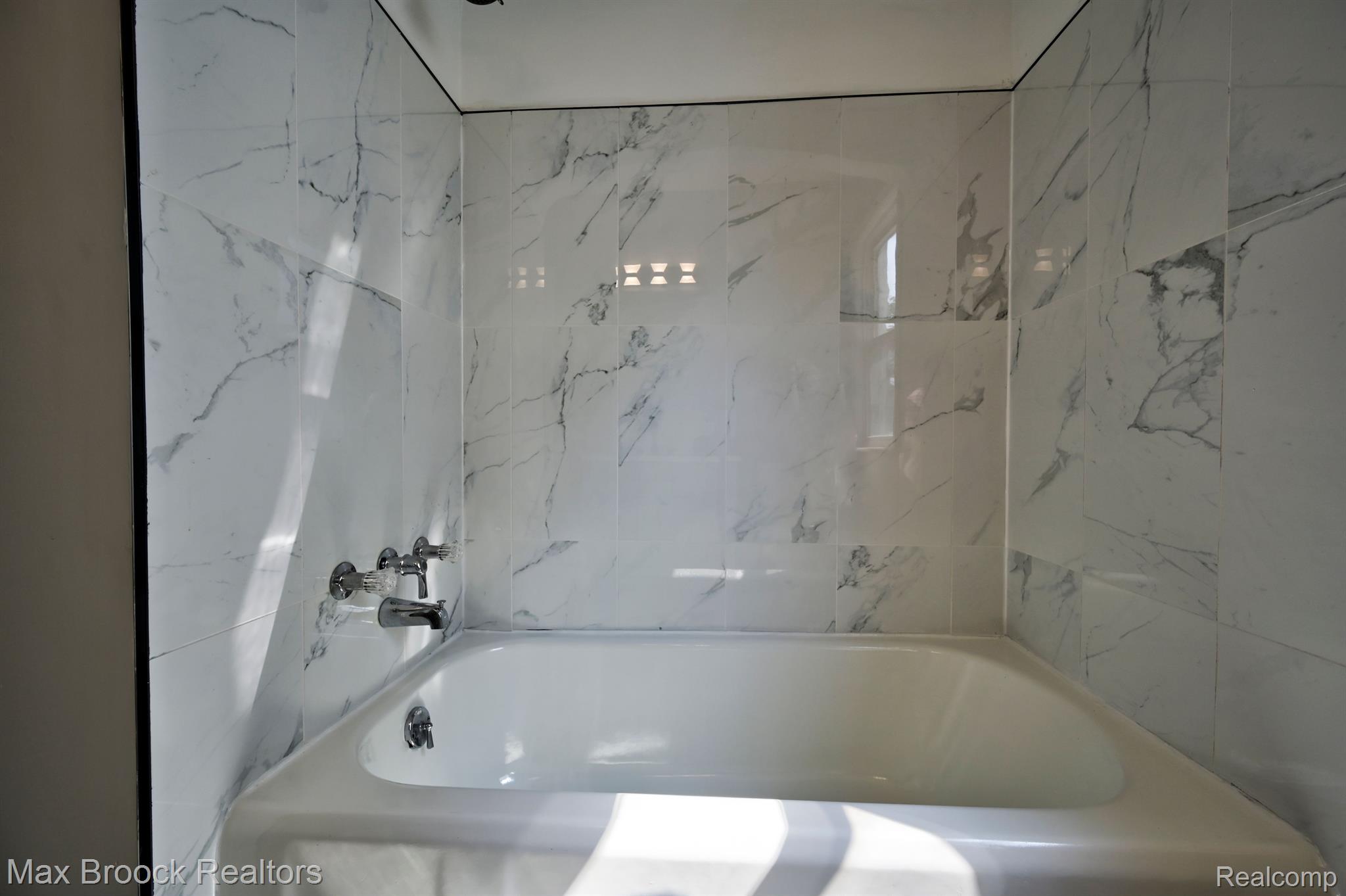 224 W BENNETT Avenue