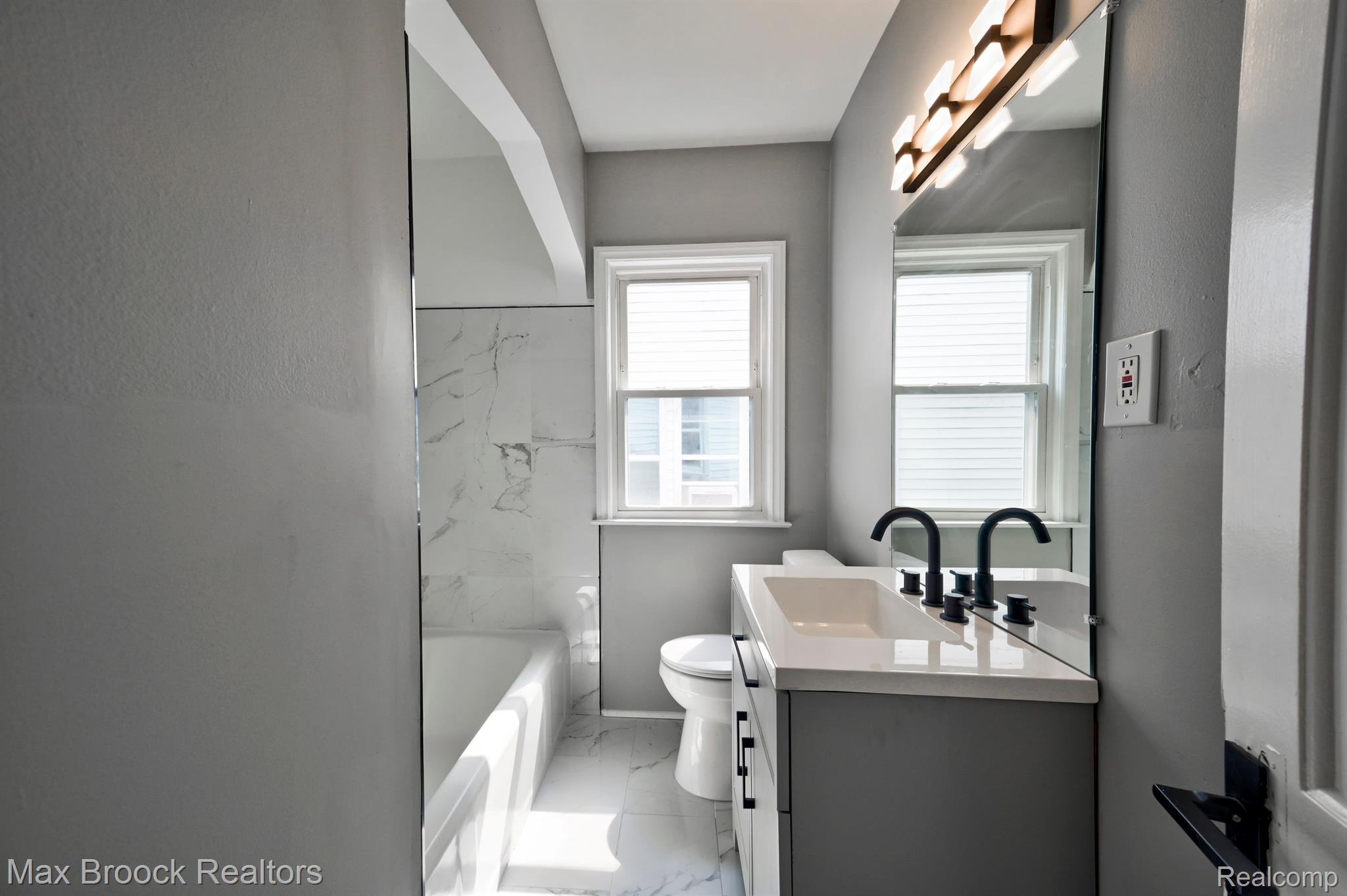 224 W BENNETT Avenue