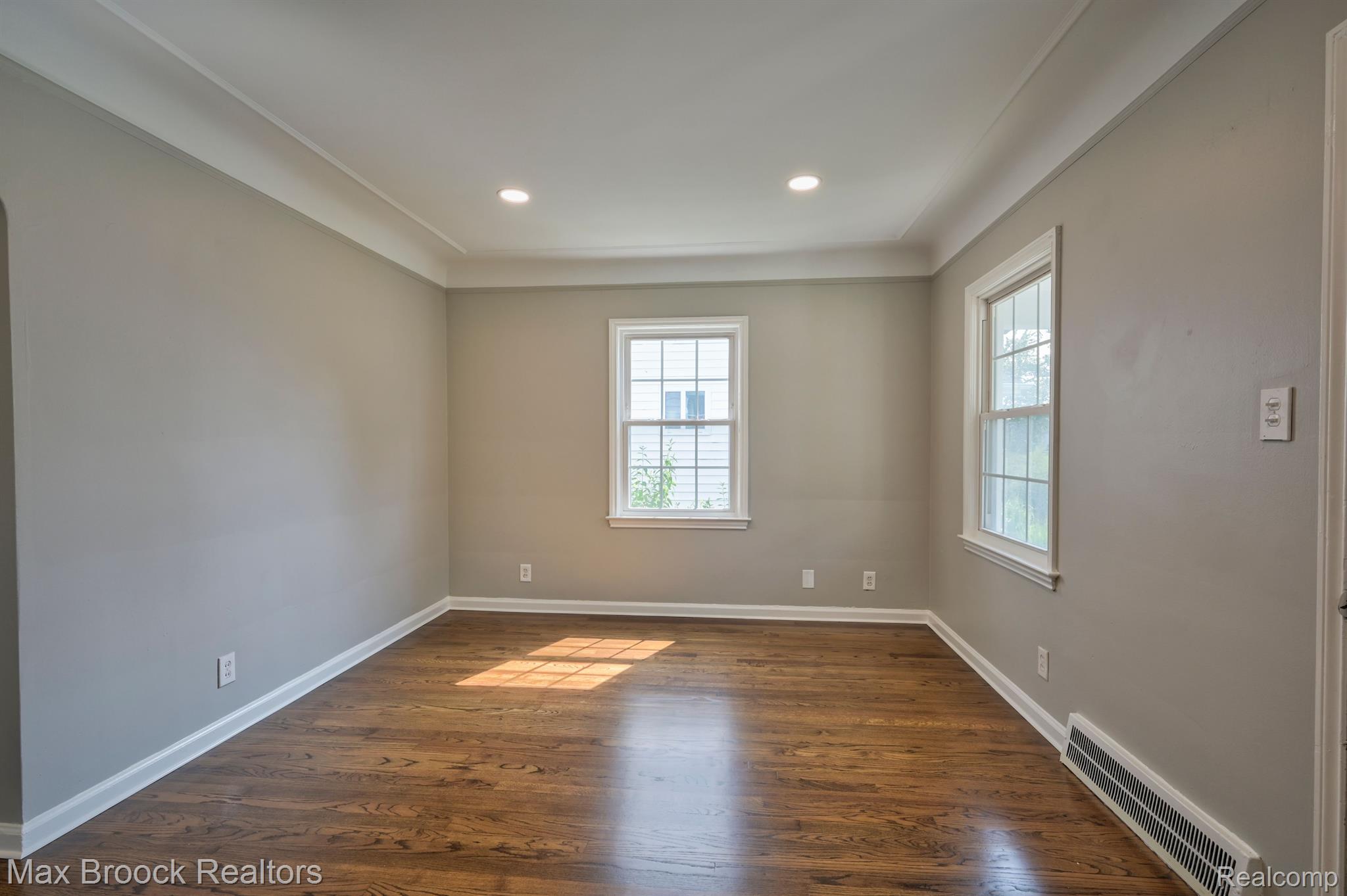 224 W BENNETT Avenue