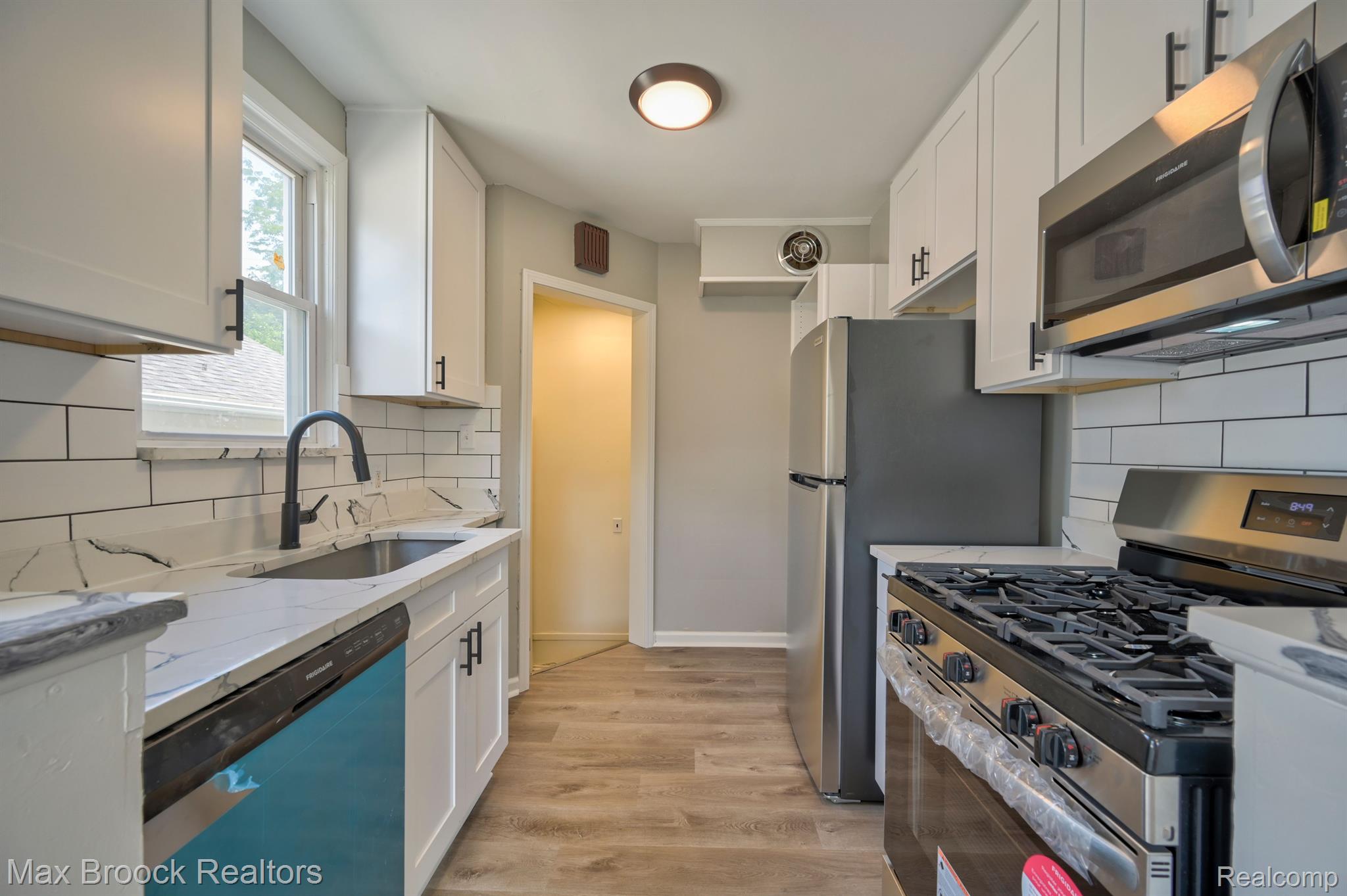 224 W BENNETT Avenue