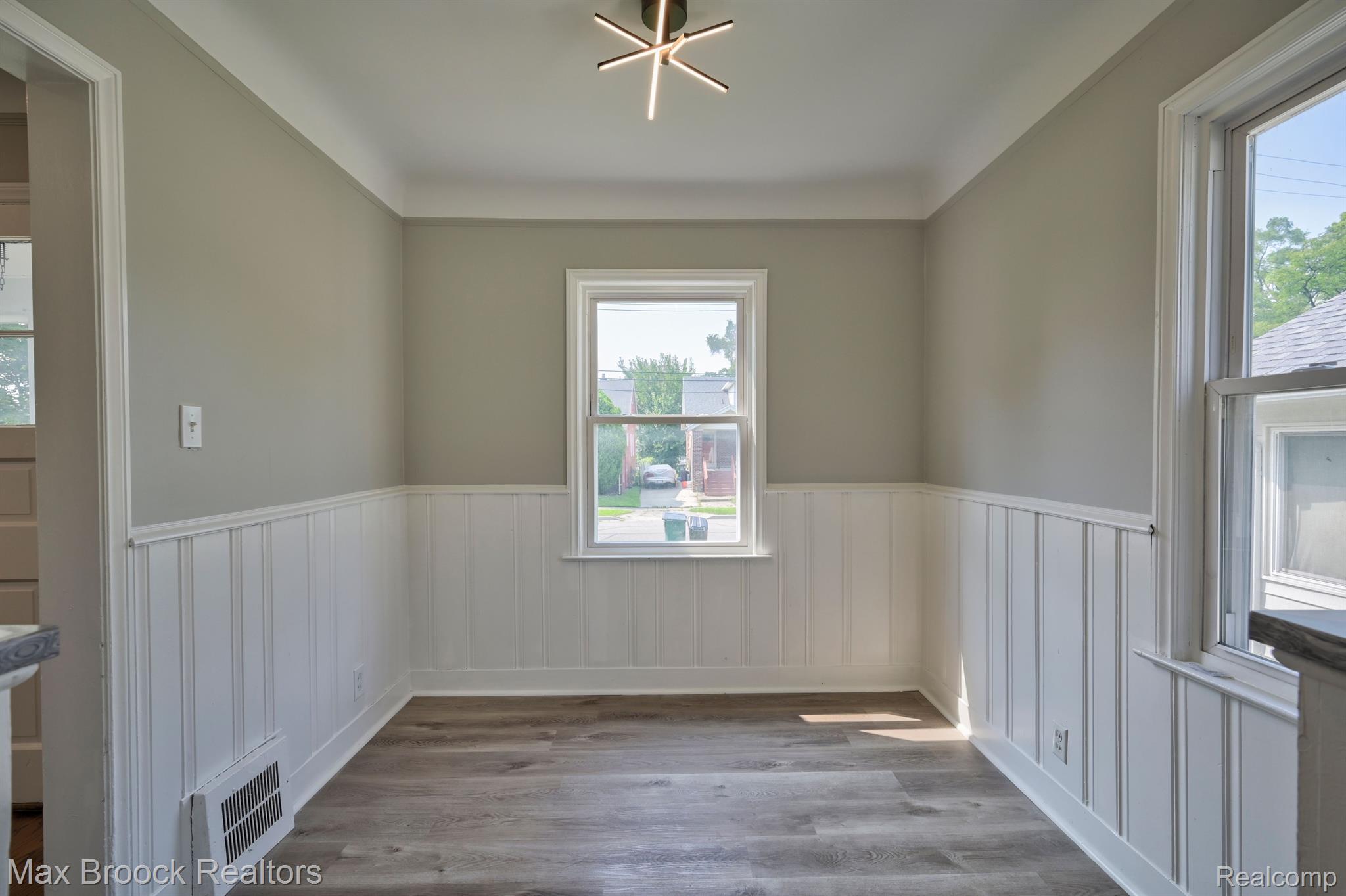 224 W BENNETT Avenue