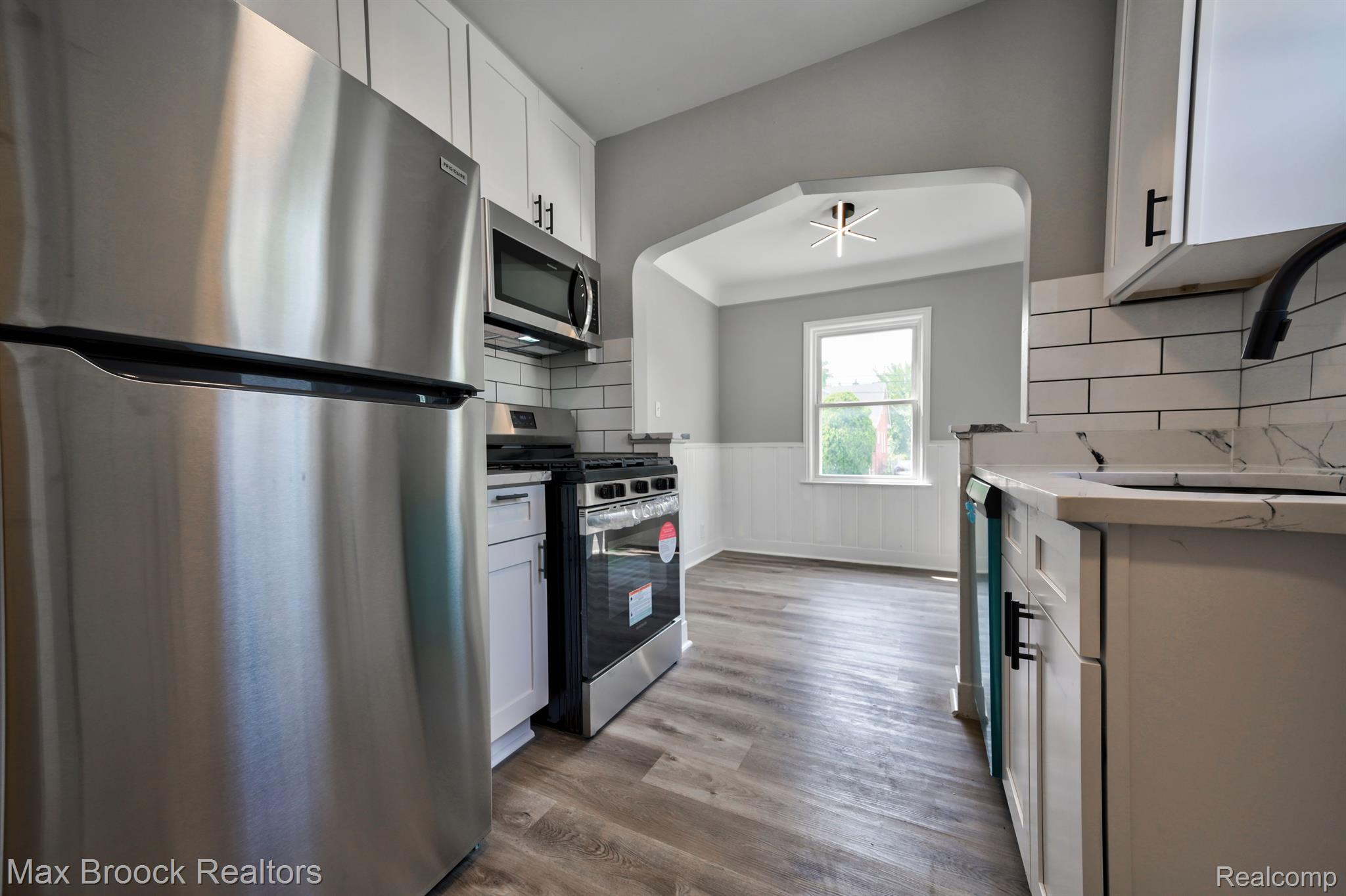 224 W BENNETT Avenue