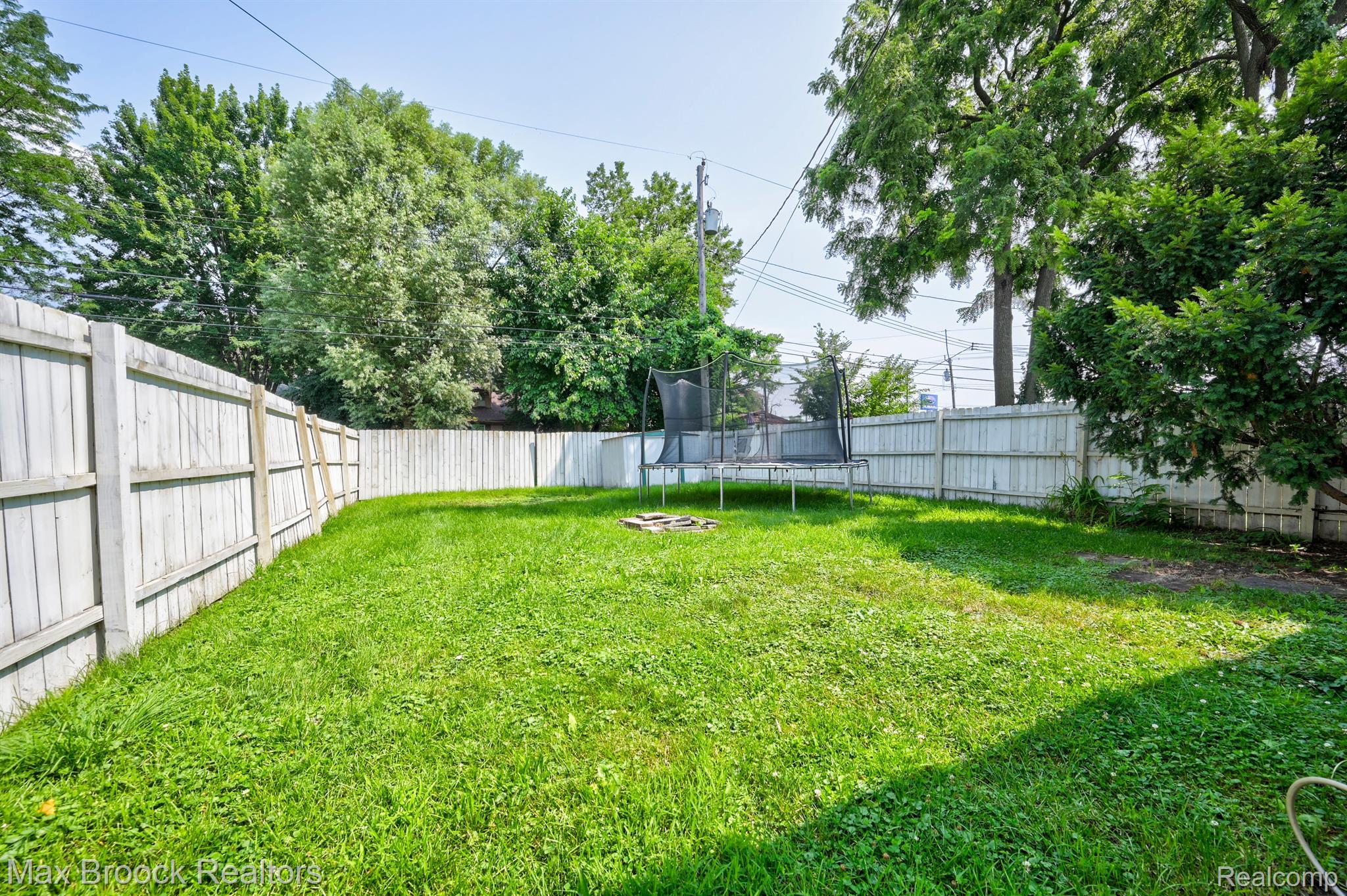 224 W BENNETT Avenue