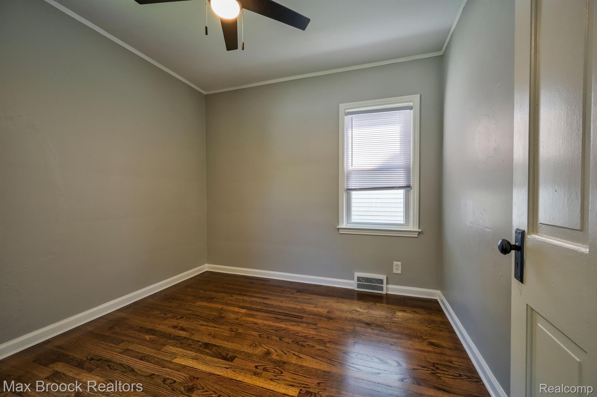 224 W BENNETT Avenue