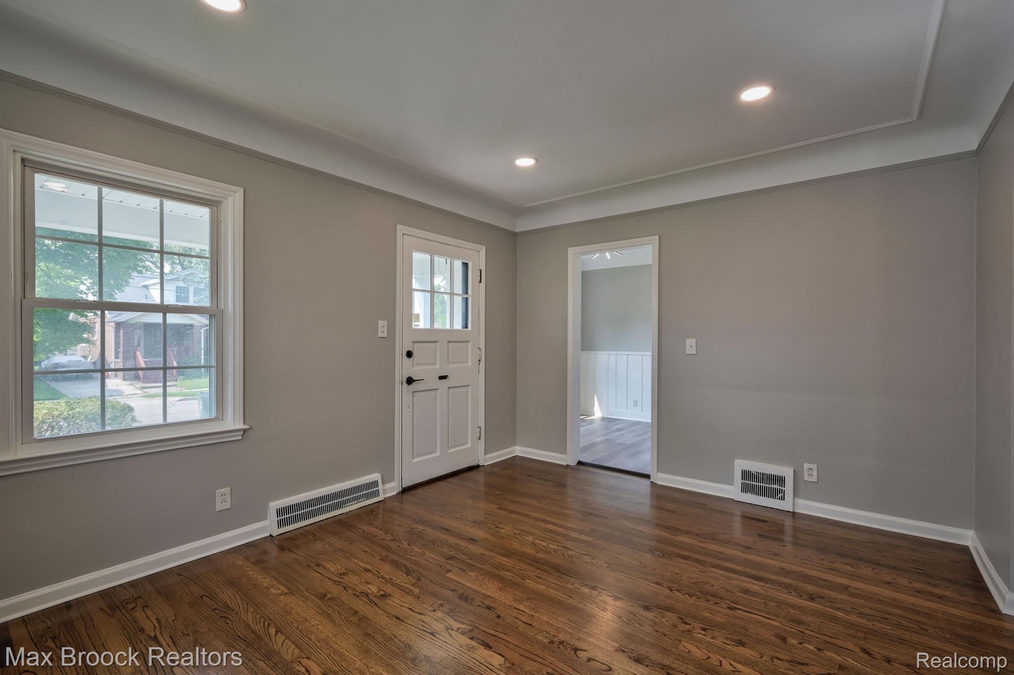 224 W BENNETT Avenue