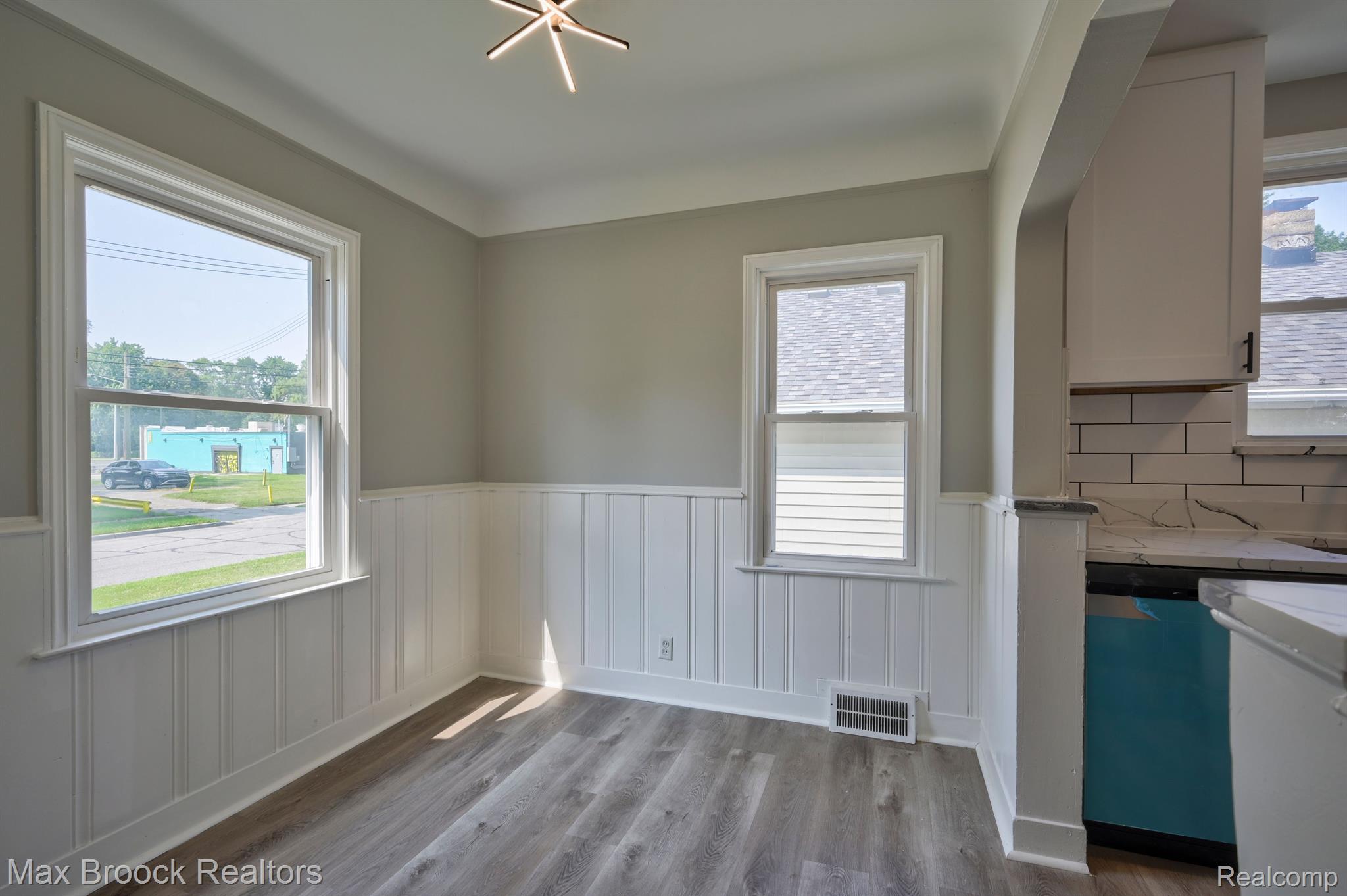 224 W BENNETT Avenue